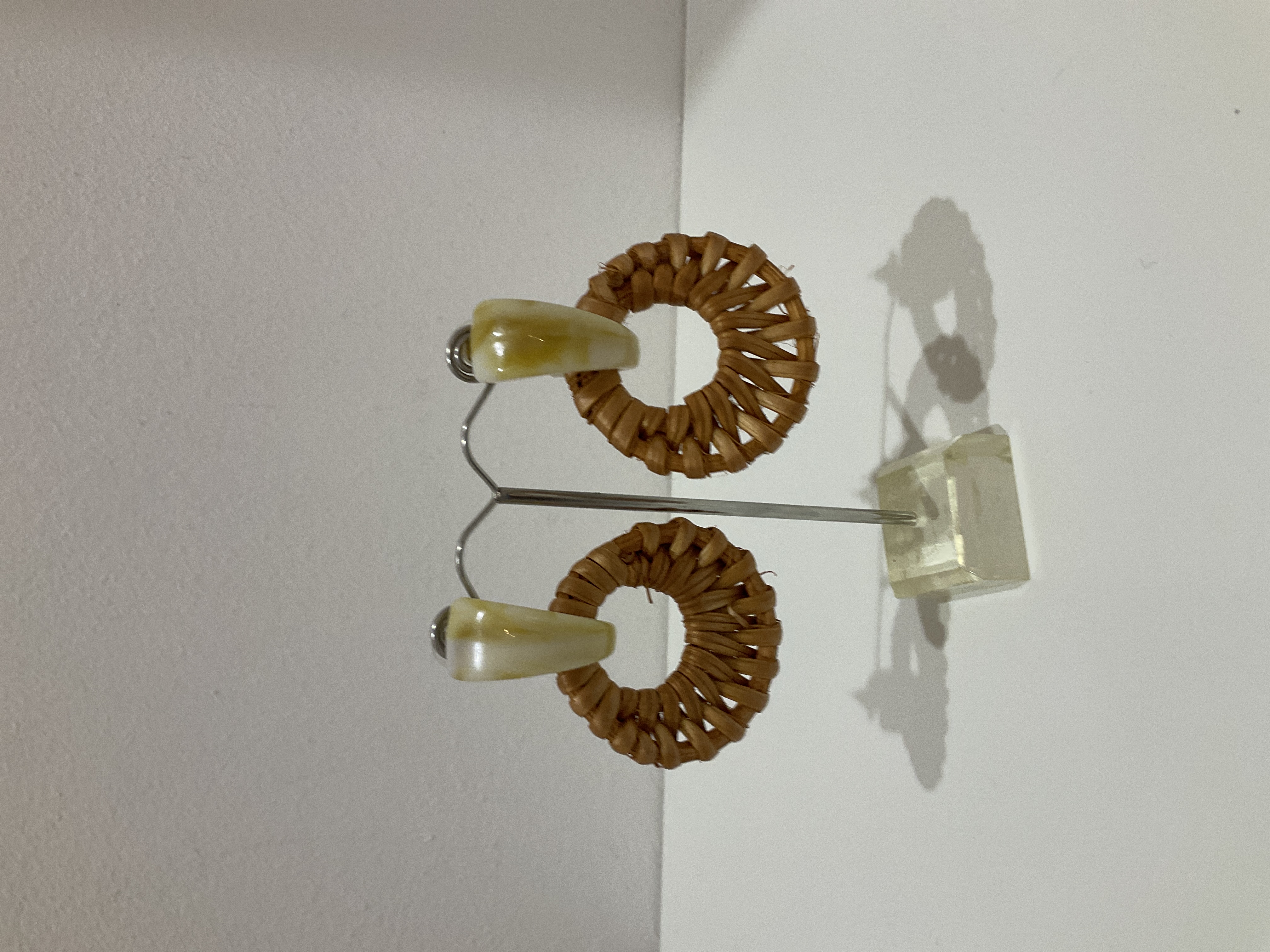 Pendientes de aro tejido