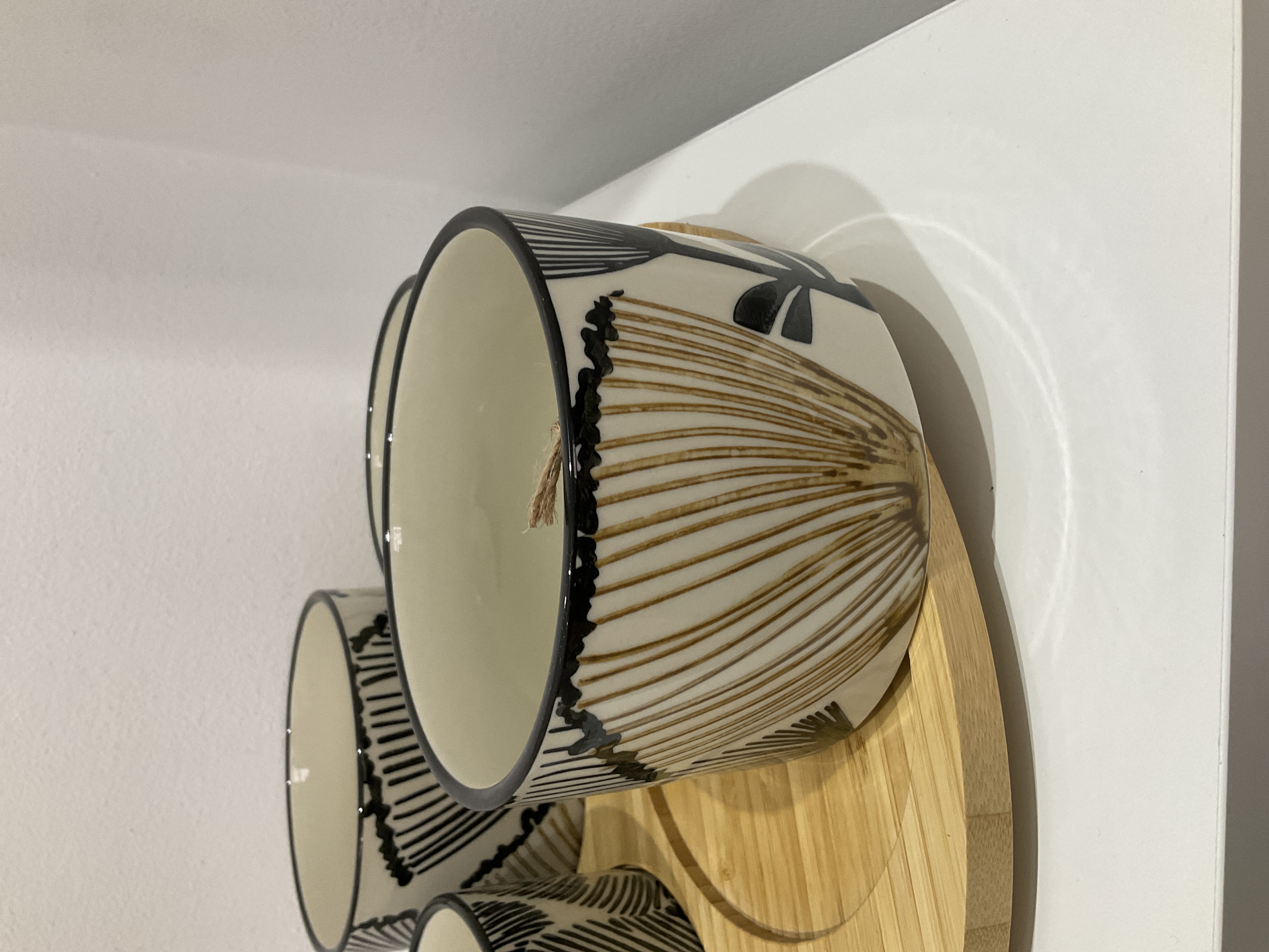 Plato más cuatro Bols