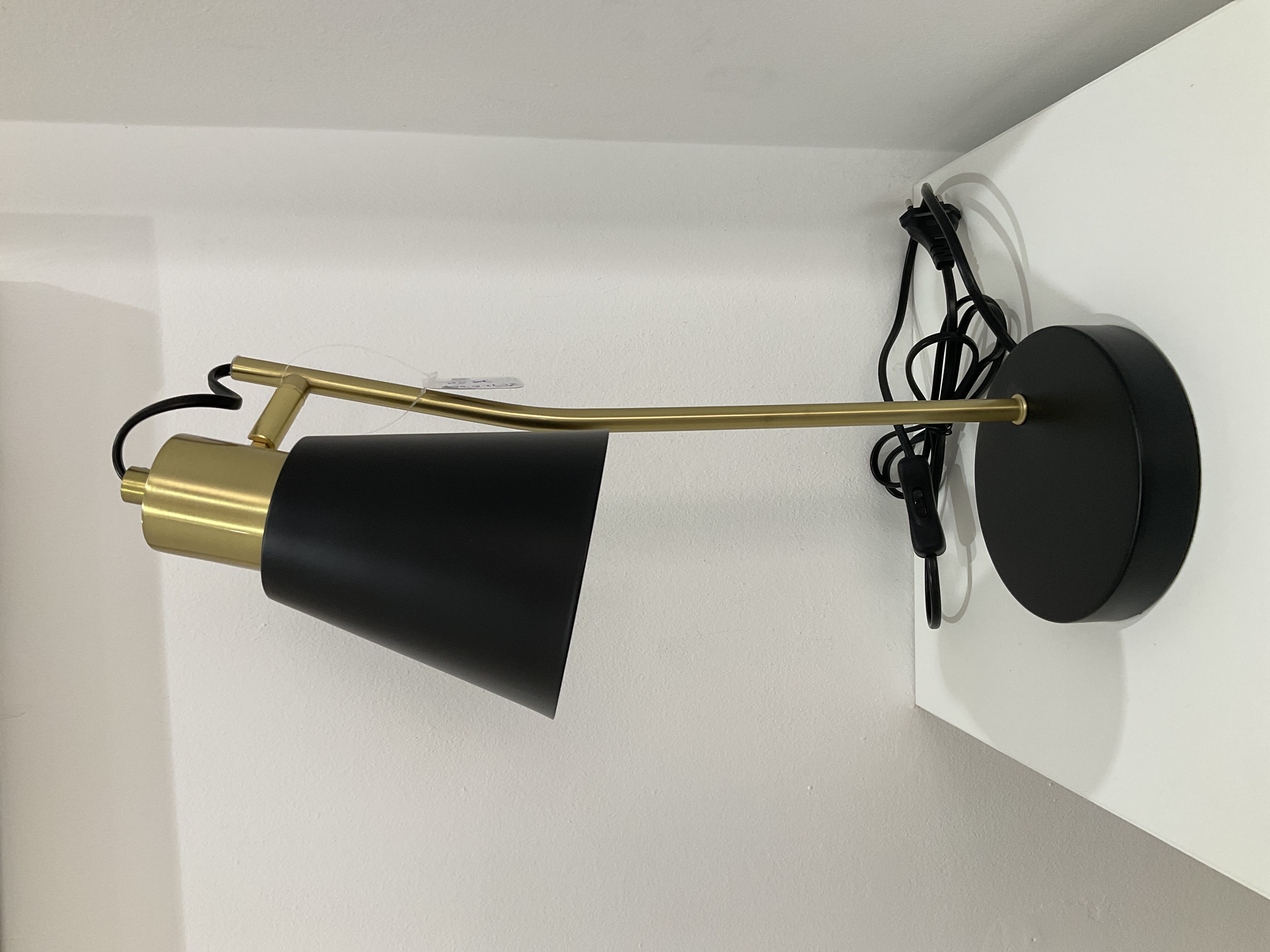 Lámpara de escritorio o mesita de noche moderna