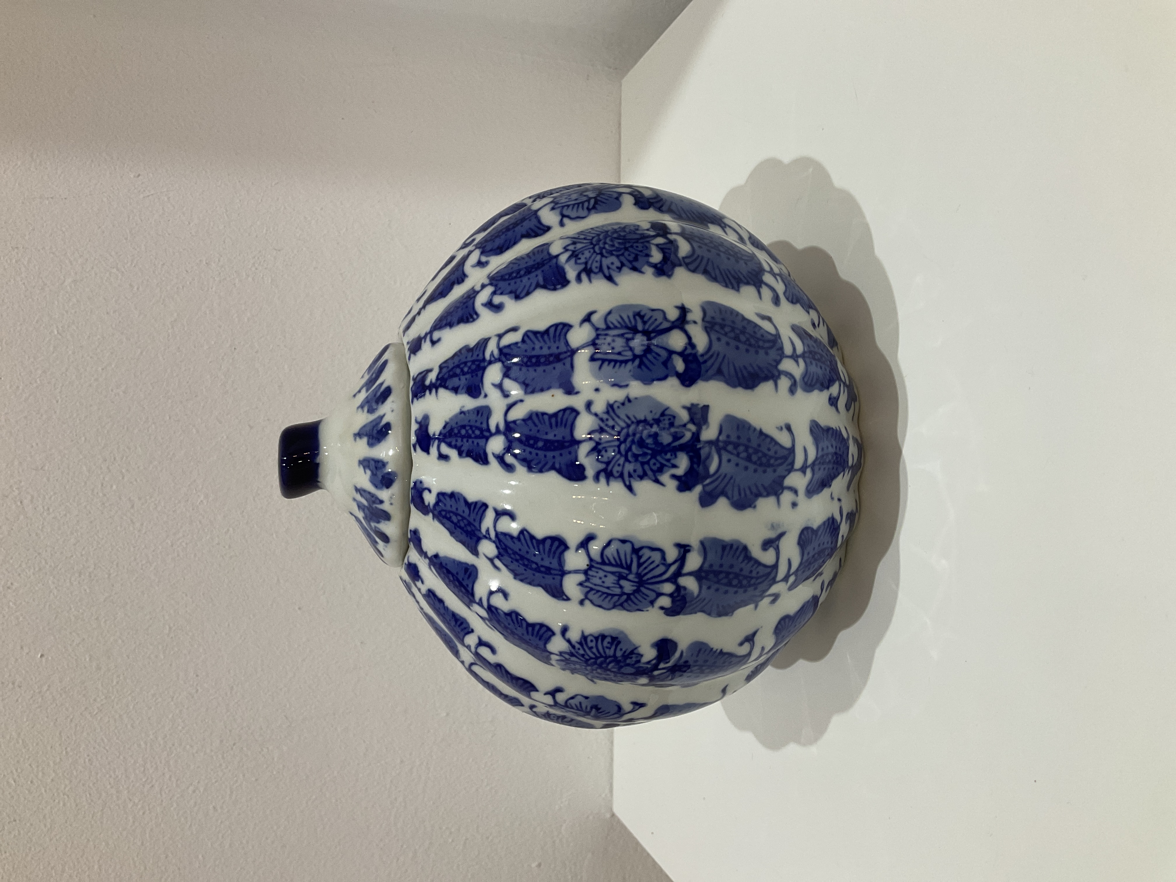 Tobor de cerámica azul y blanco pequeño 