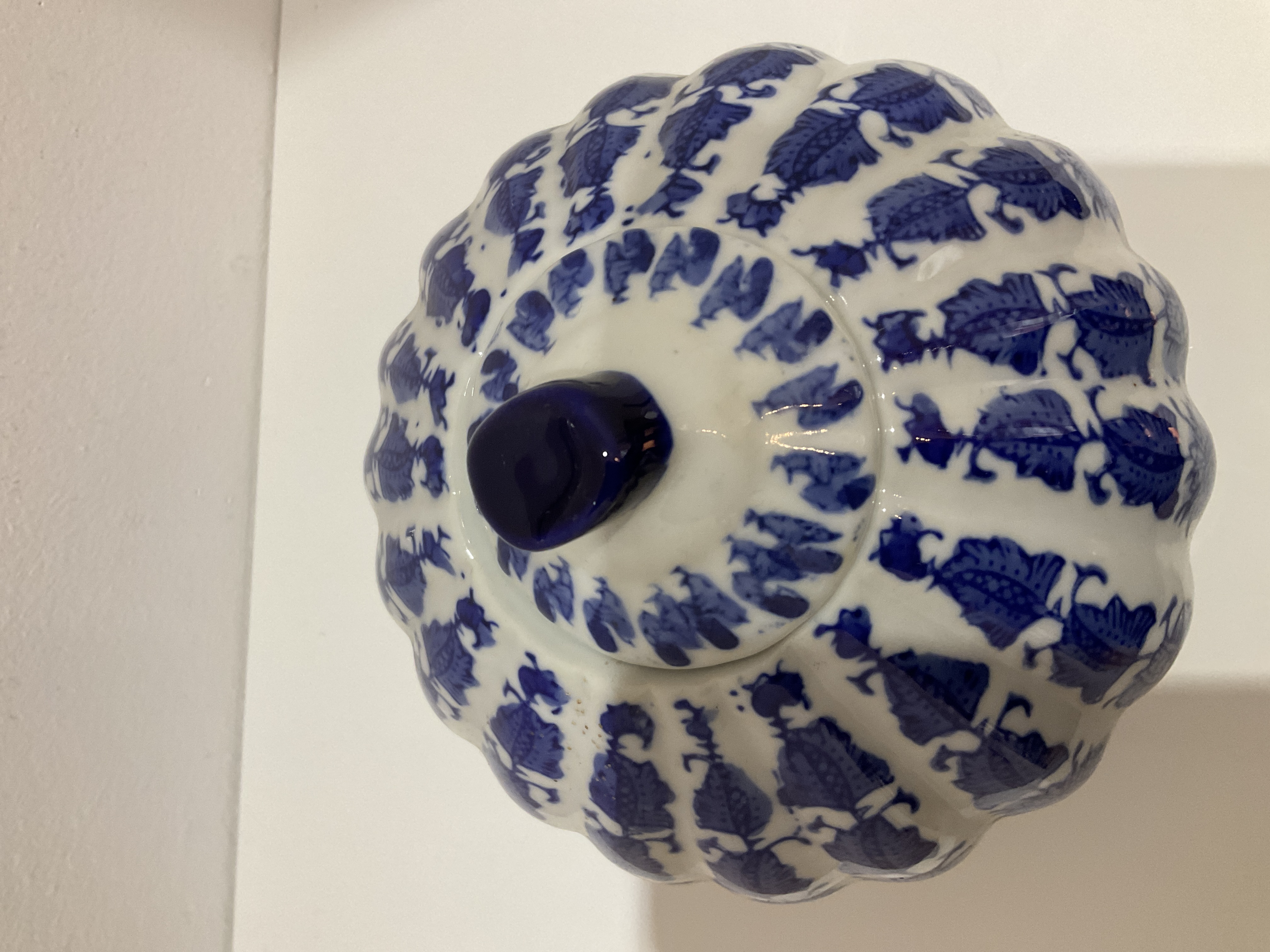 Tobor de cerámica azul y blanco pequeño 