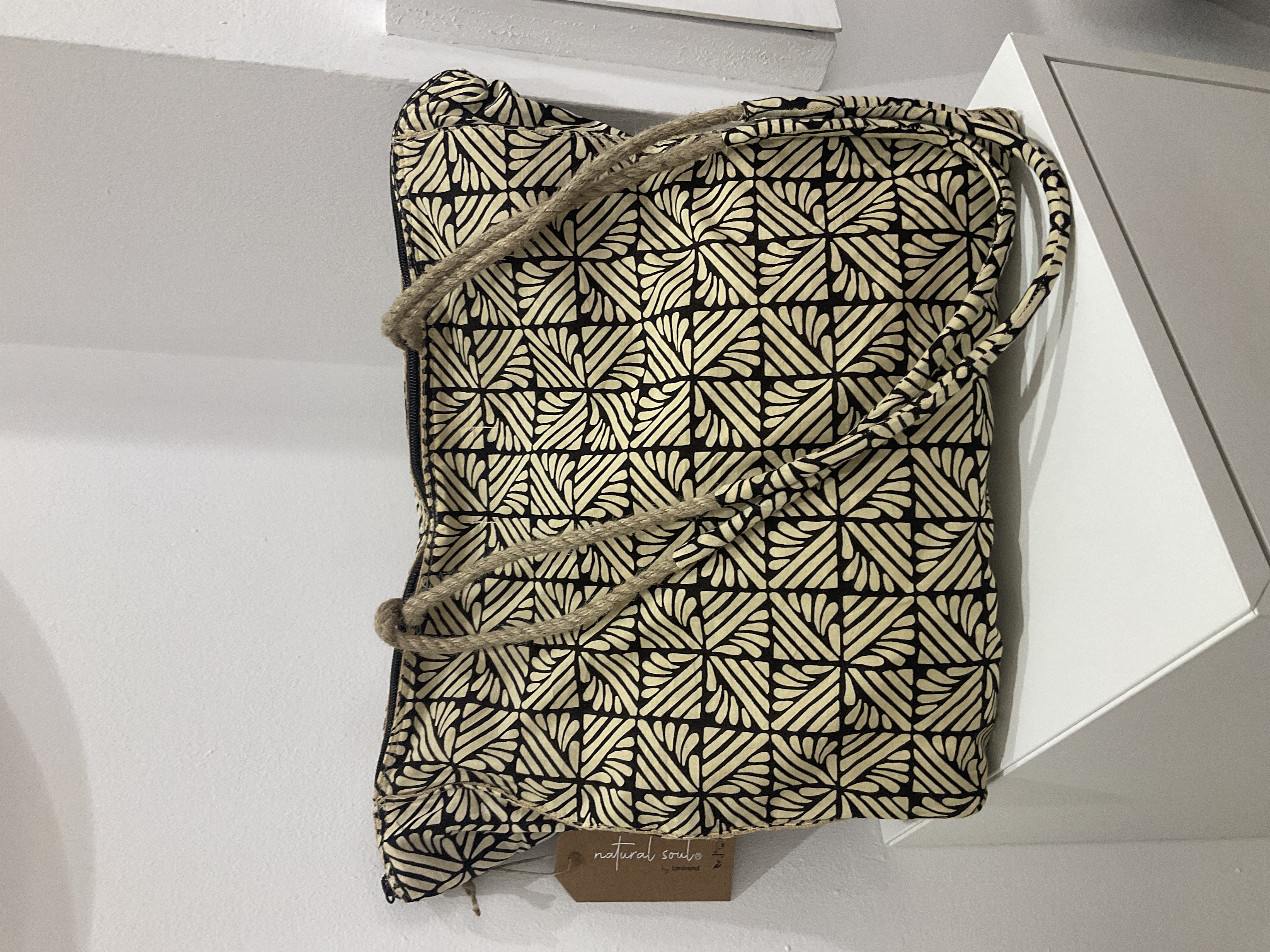 Bolso de tela con asas de cuerda