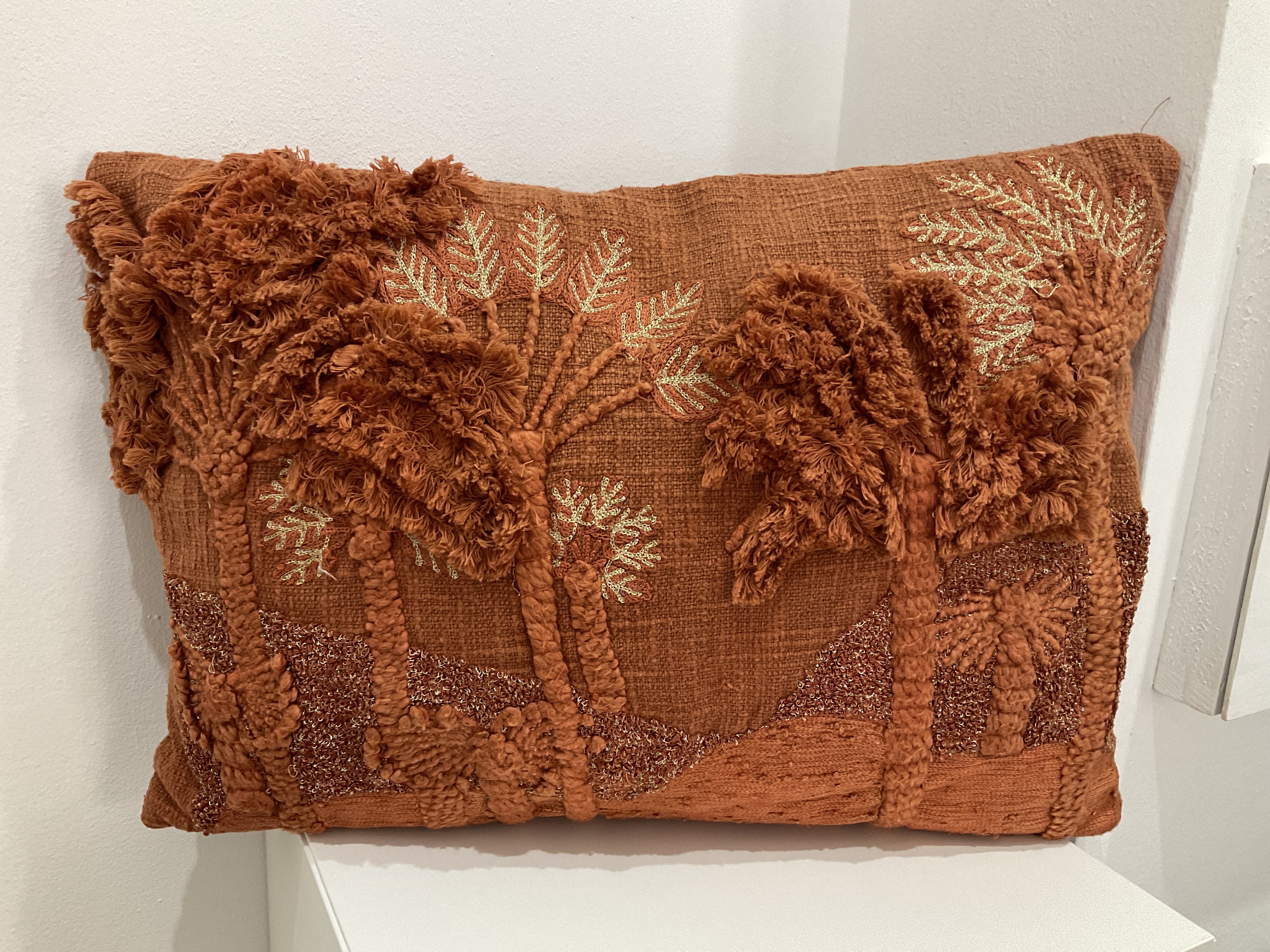 Cojín decorativo bordado