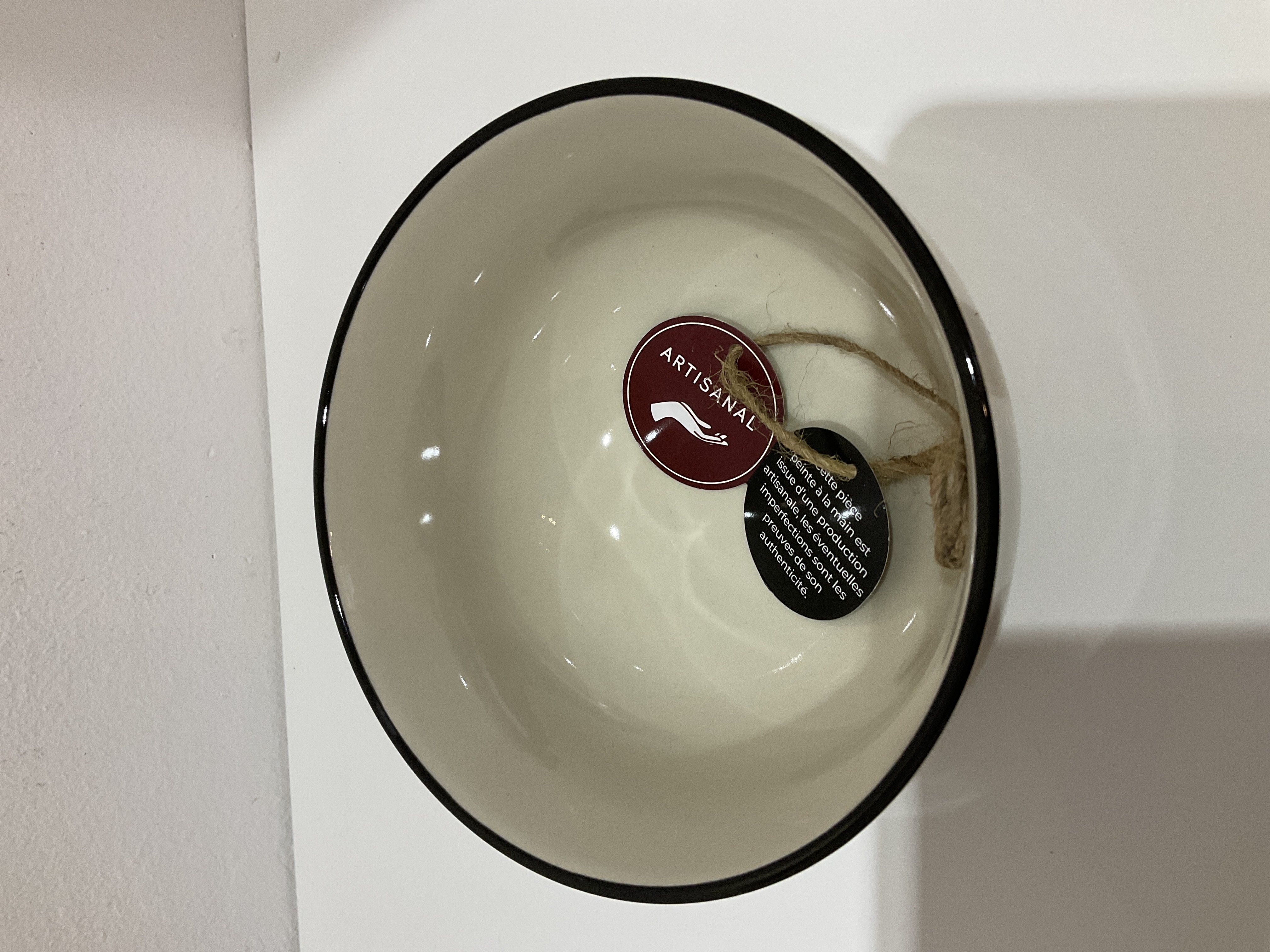 Tazón de cerámica rayado