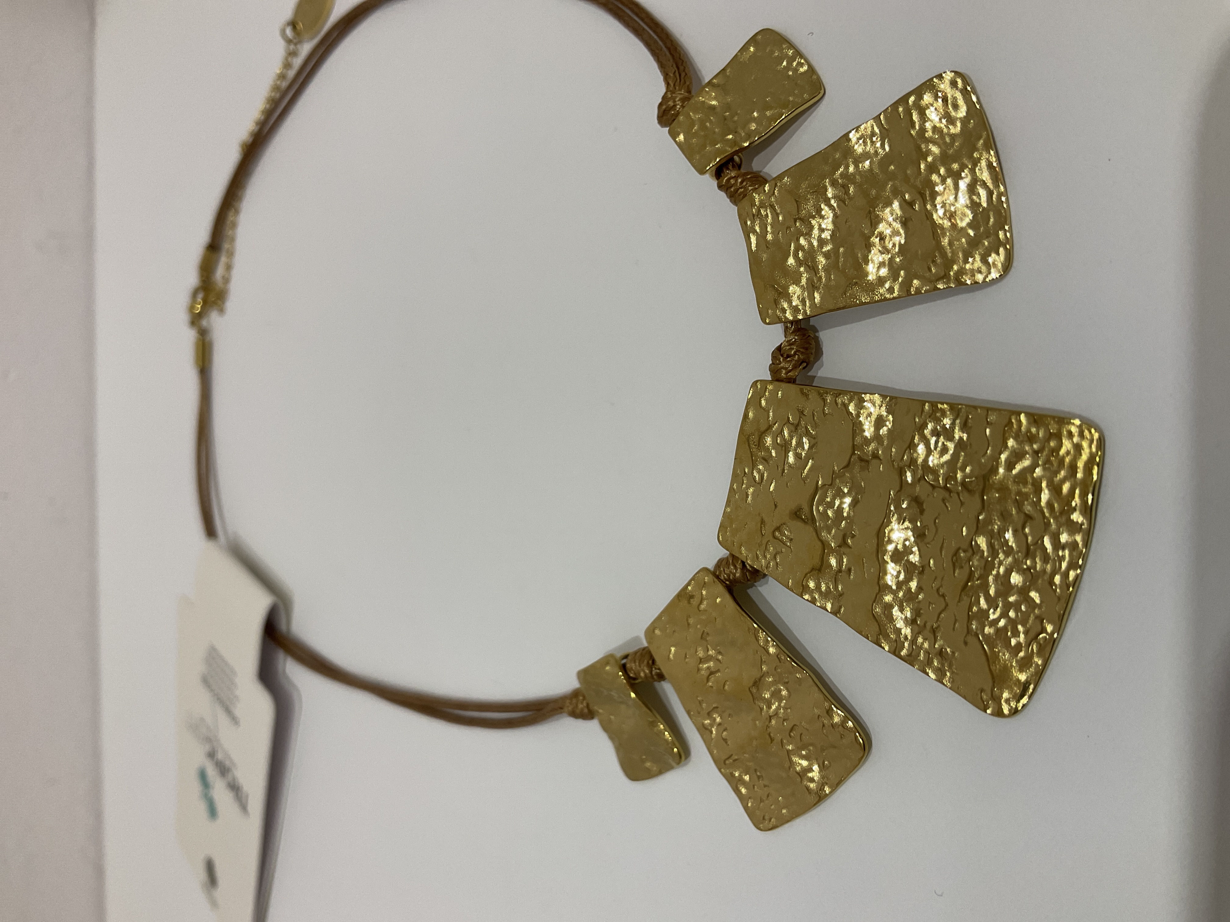 Collar dorado artesanal