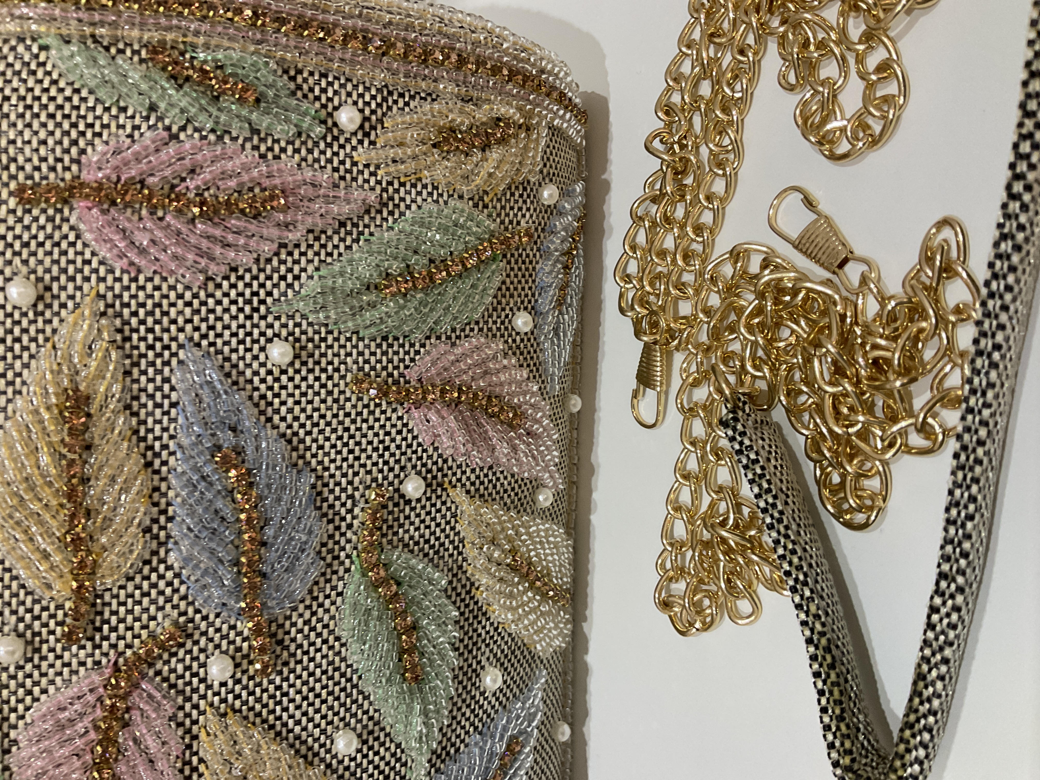 Bolso de mano bordado