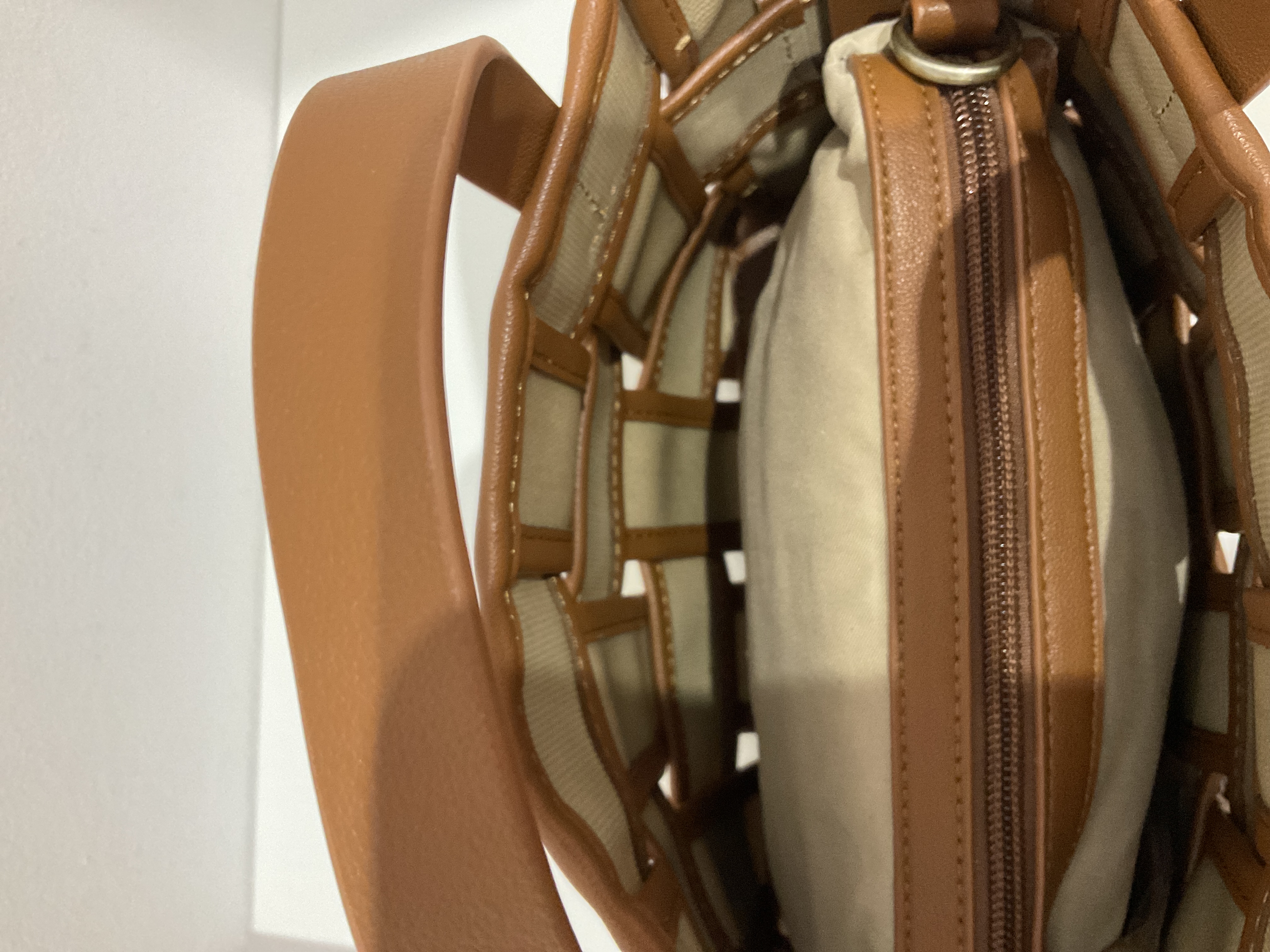 Bolso tejido de cuero y lona