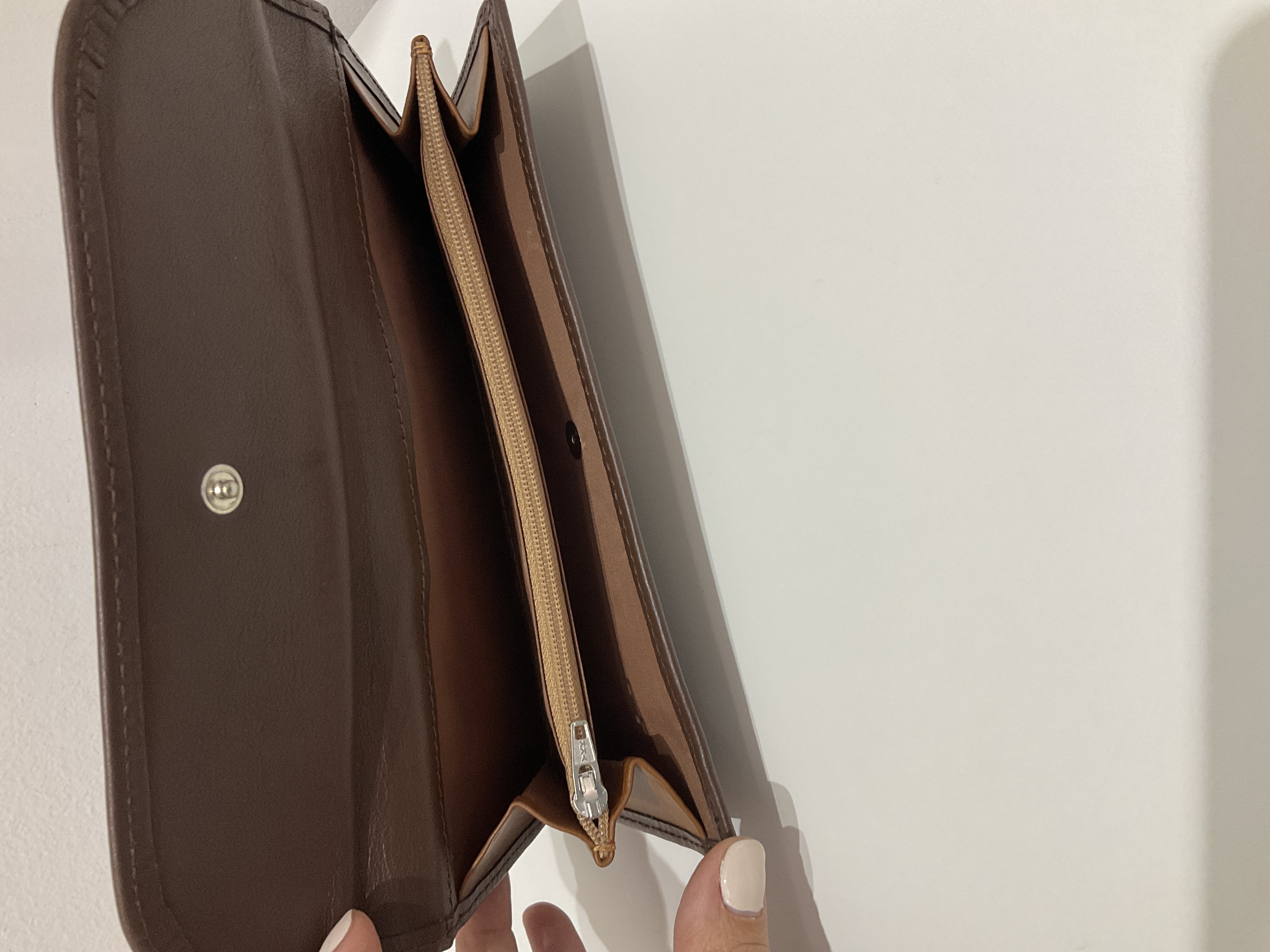 Cartera de cuero marrón