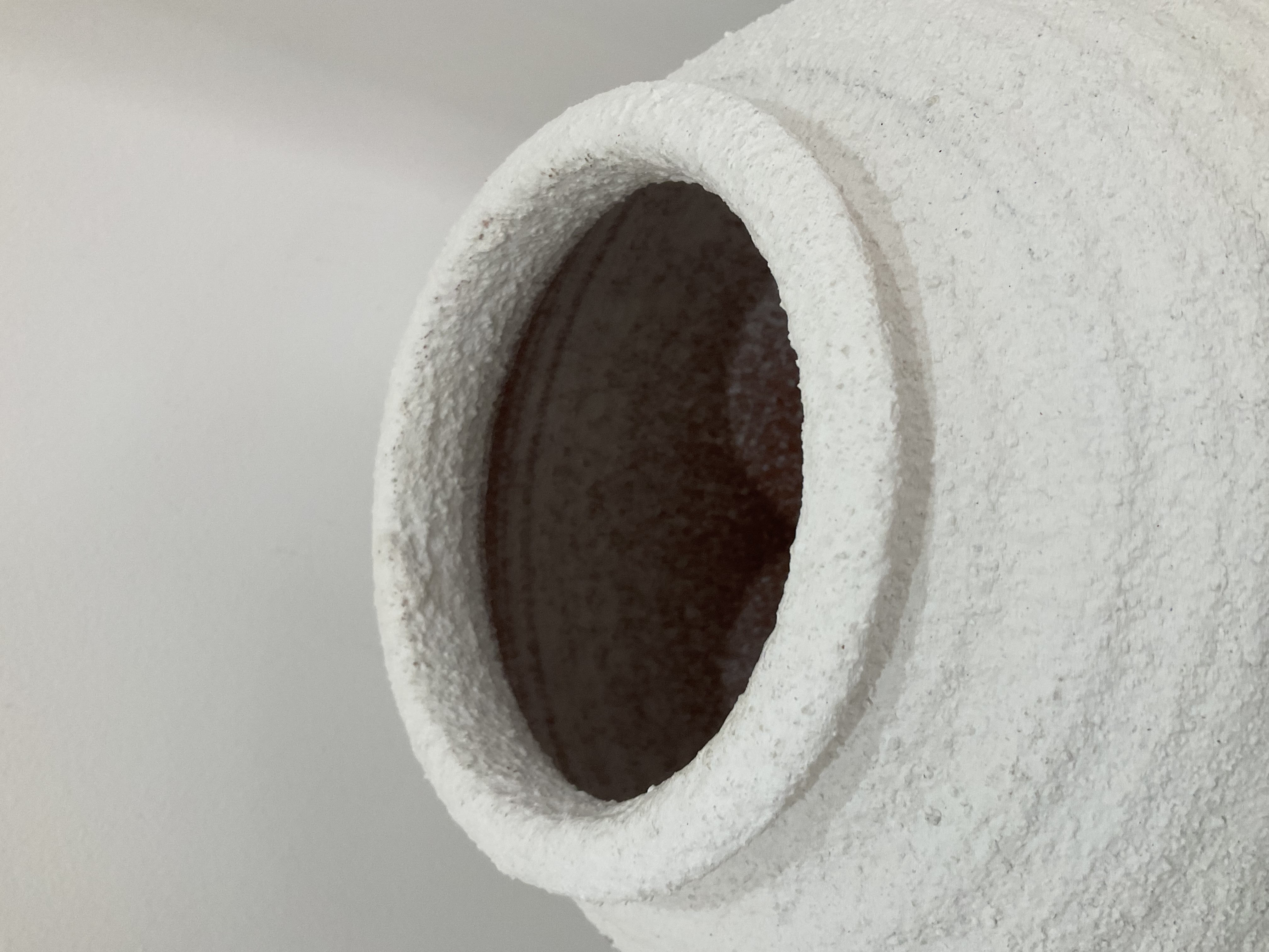 Jarrón de cerámica blanco