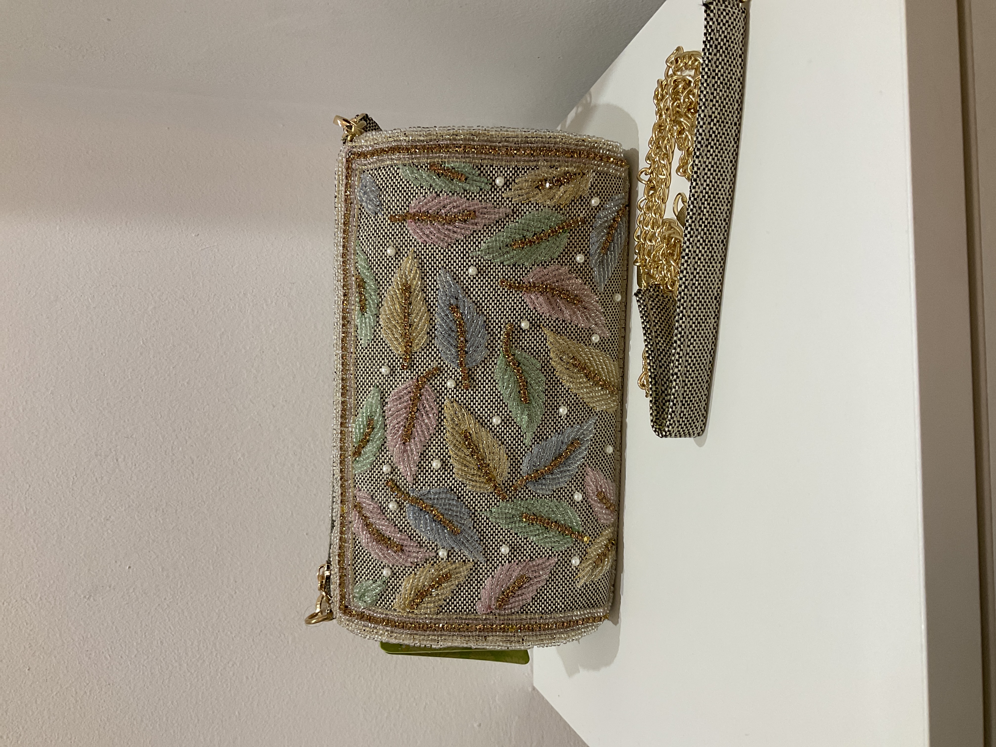 Bolso de mano bordado