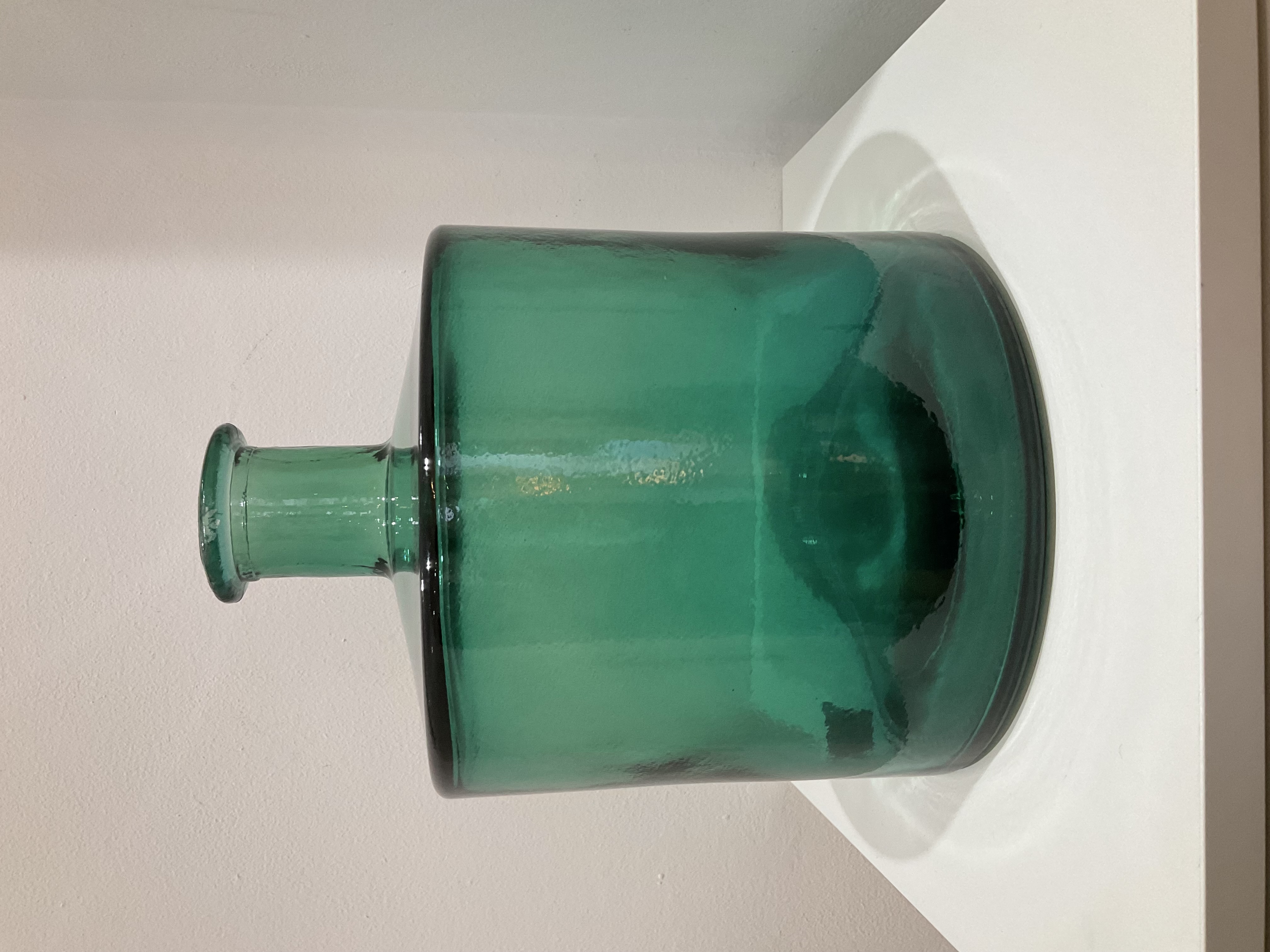 Jarrón de vidrio verde reciclado