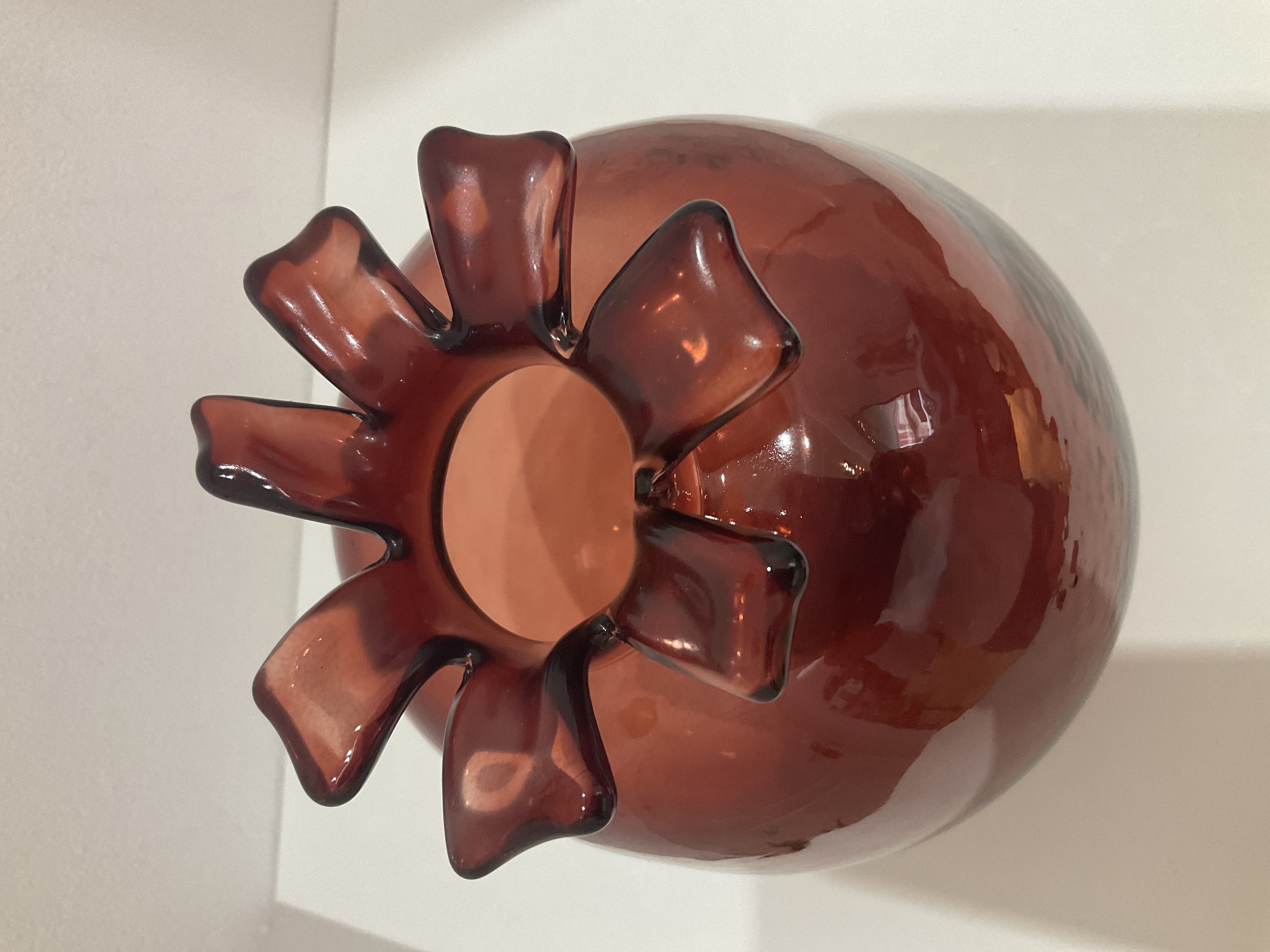 Jarrón de vidrio rojo