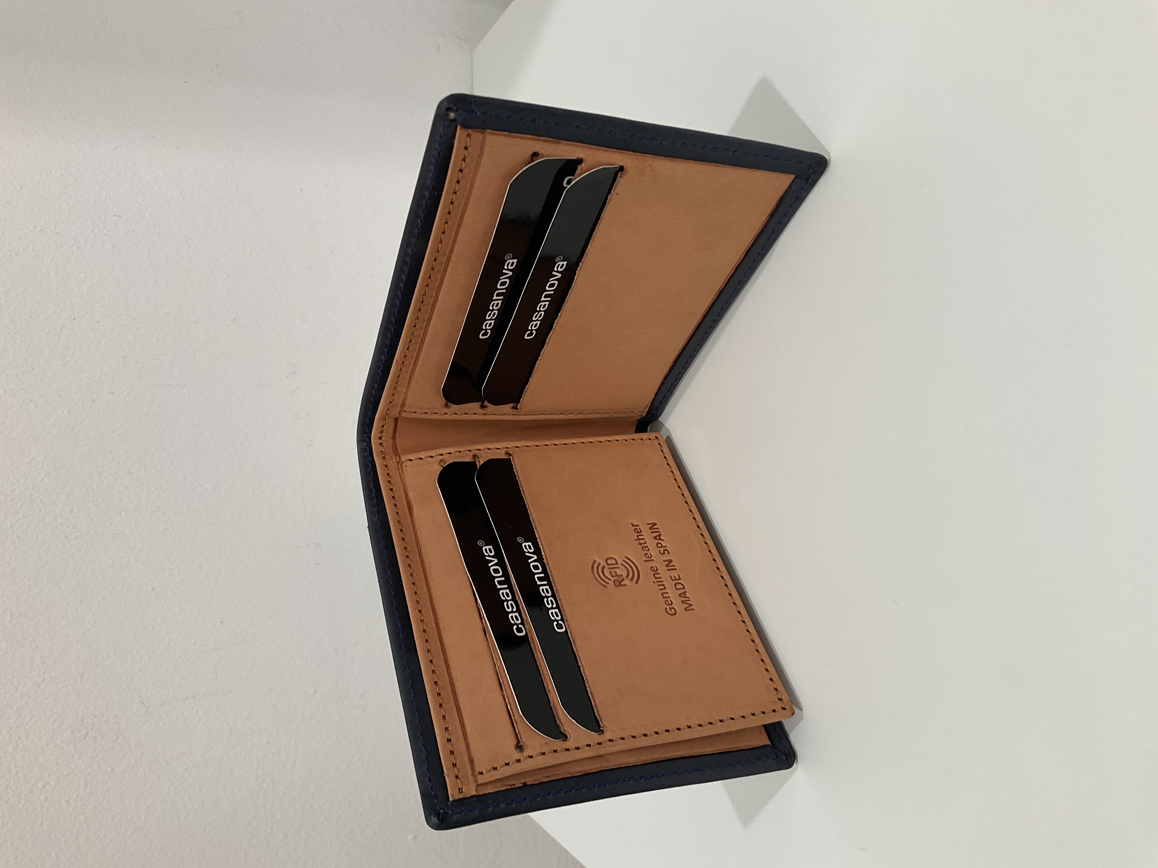 Cartera de piel azul