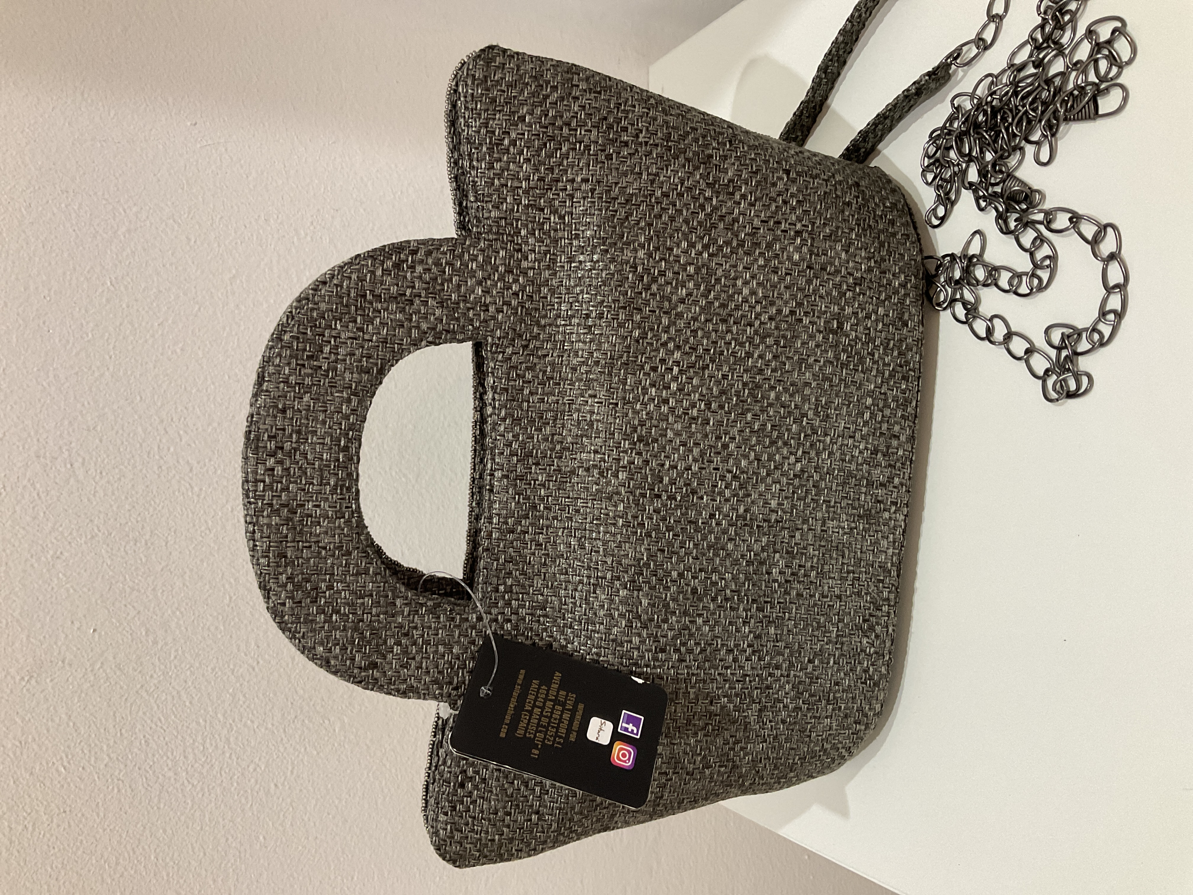 Bolso de mano artesanal con abalorios