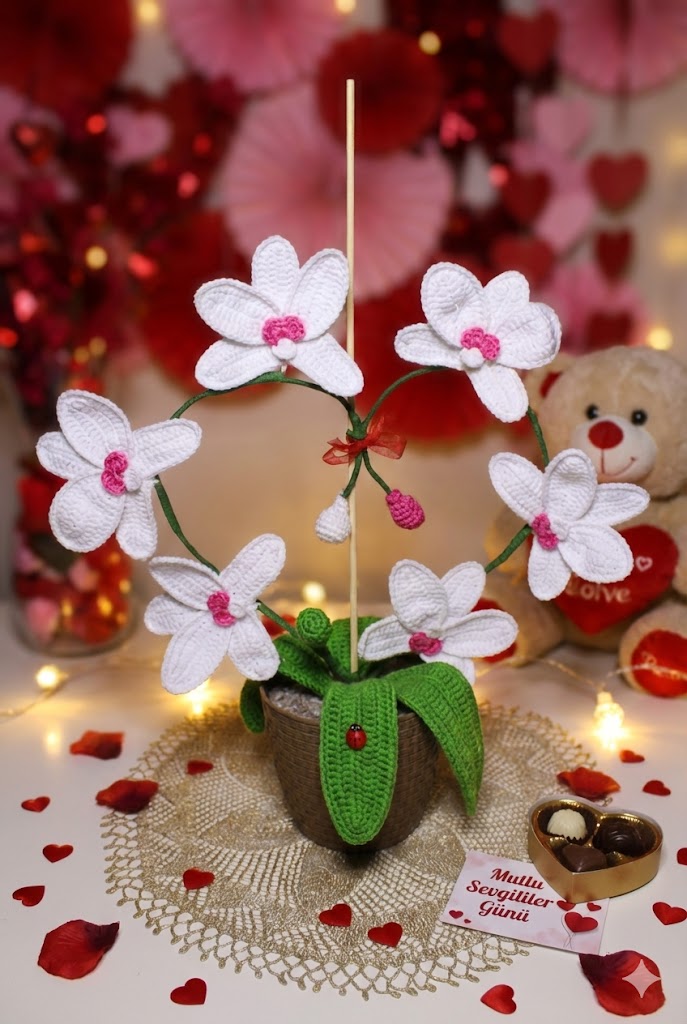 El Yapımı Örgü Çiçek Saksısı