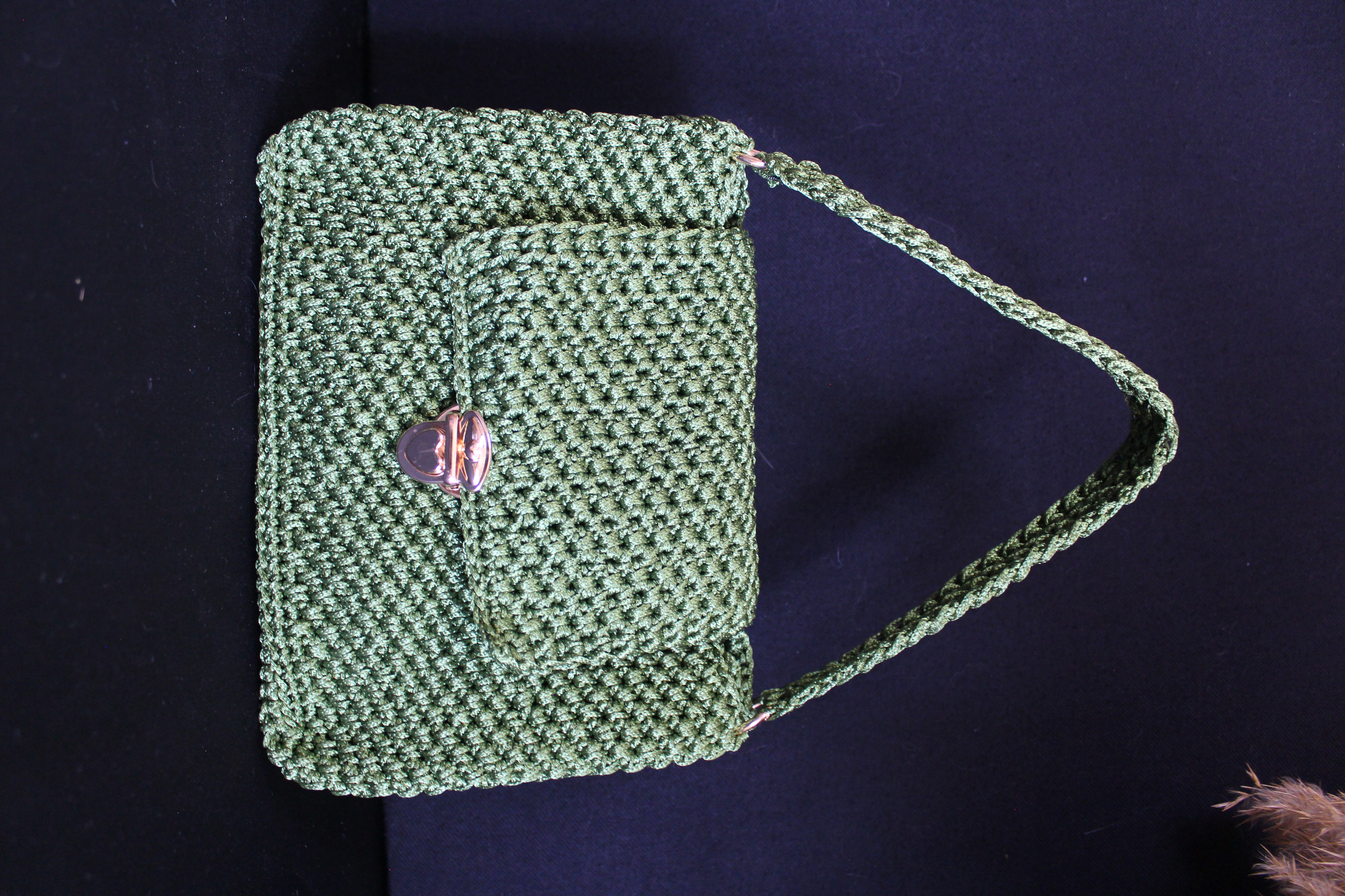 El yapımı örgü çanta