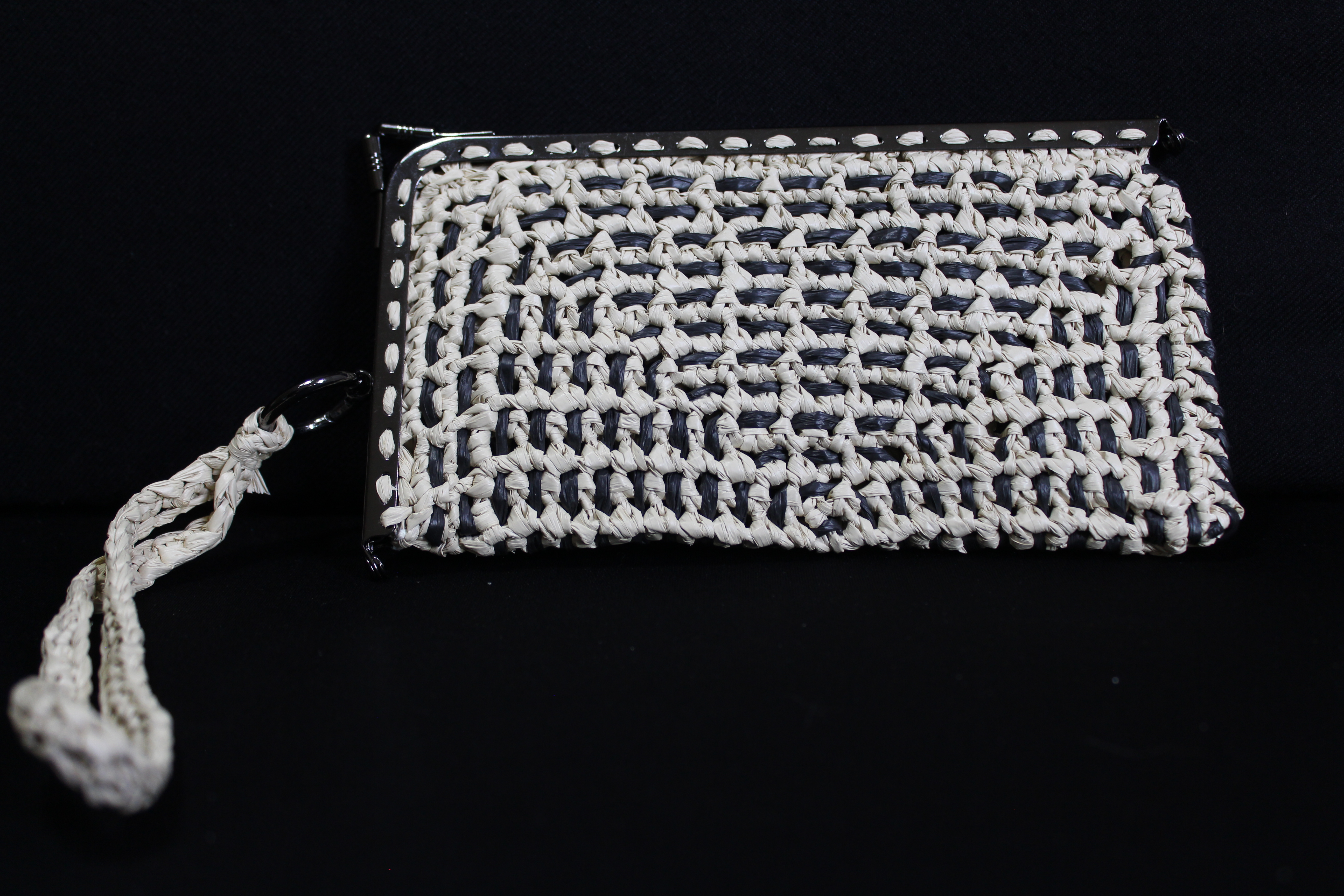 El yapımı örgü bileklikli cüzdan