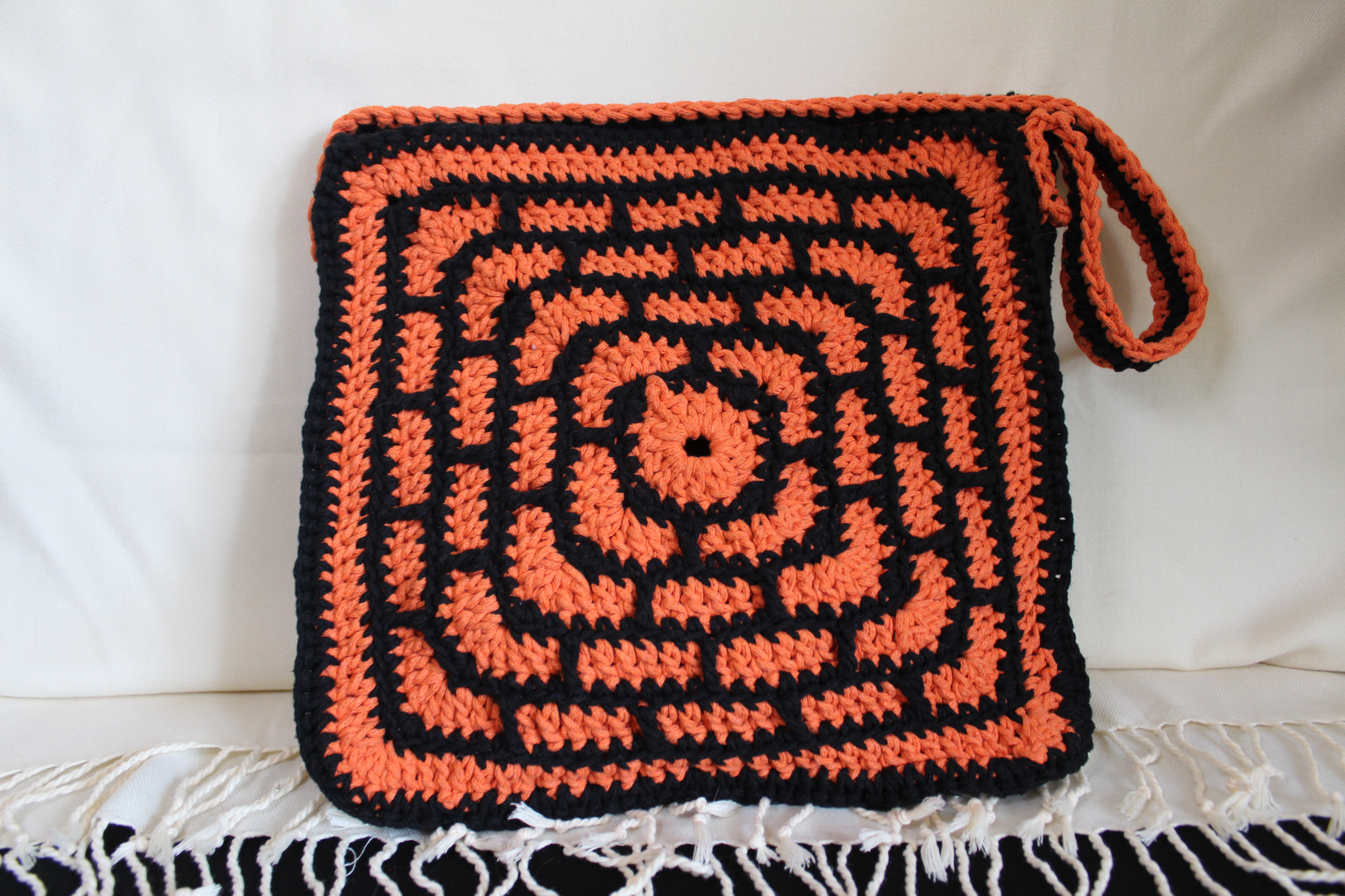 El yapımı örgü çanta