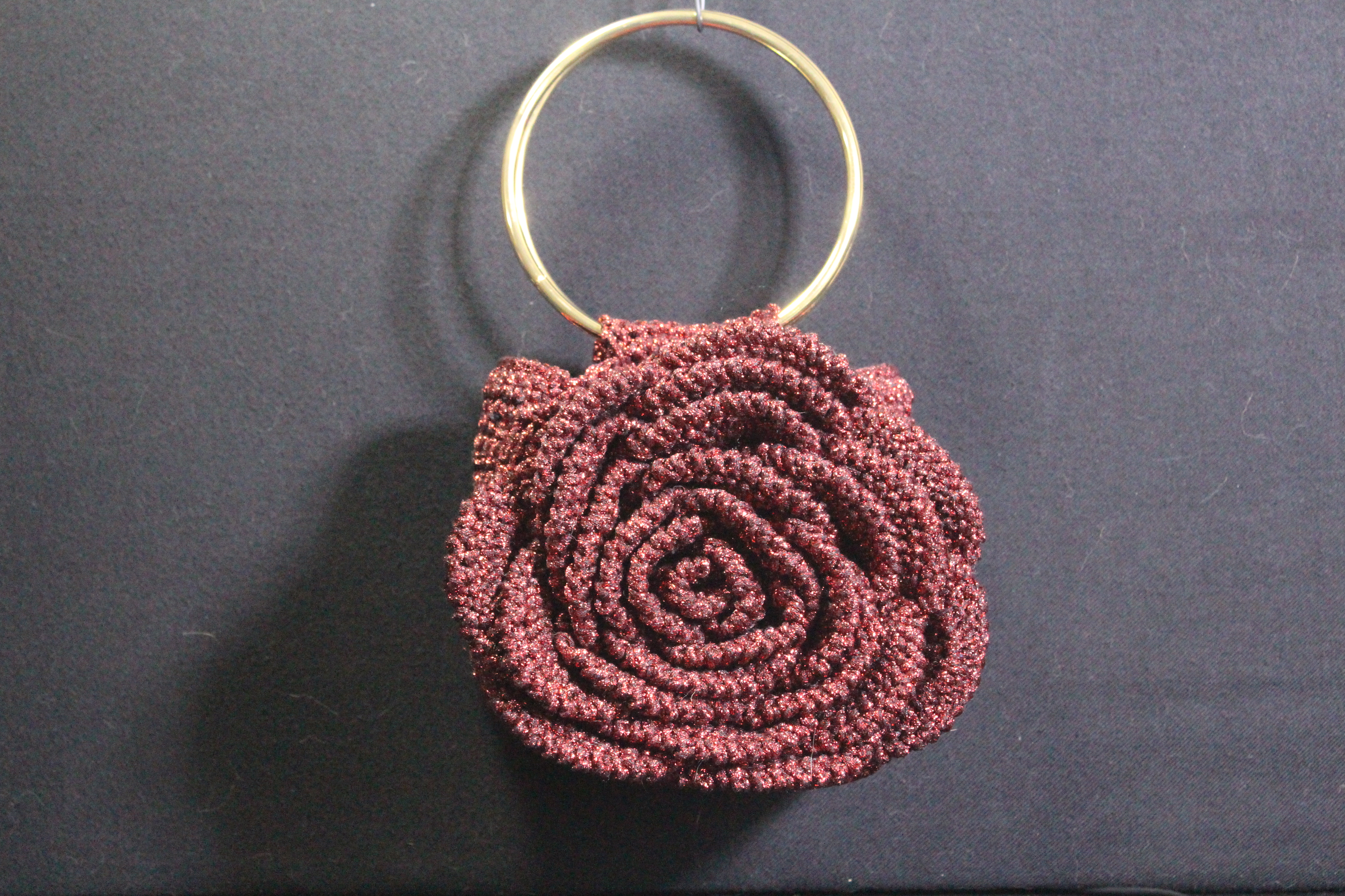 El yapımı gül motifli çanta