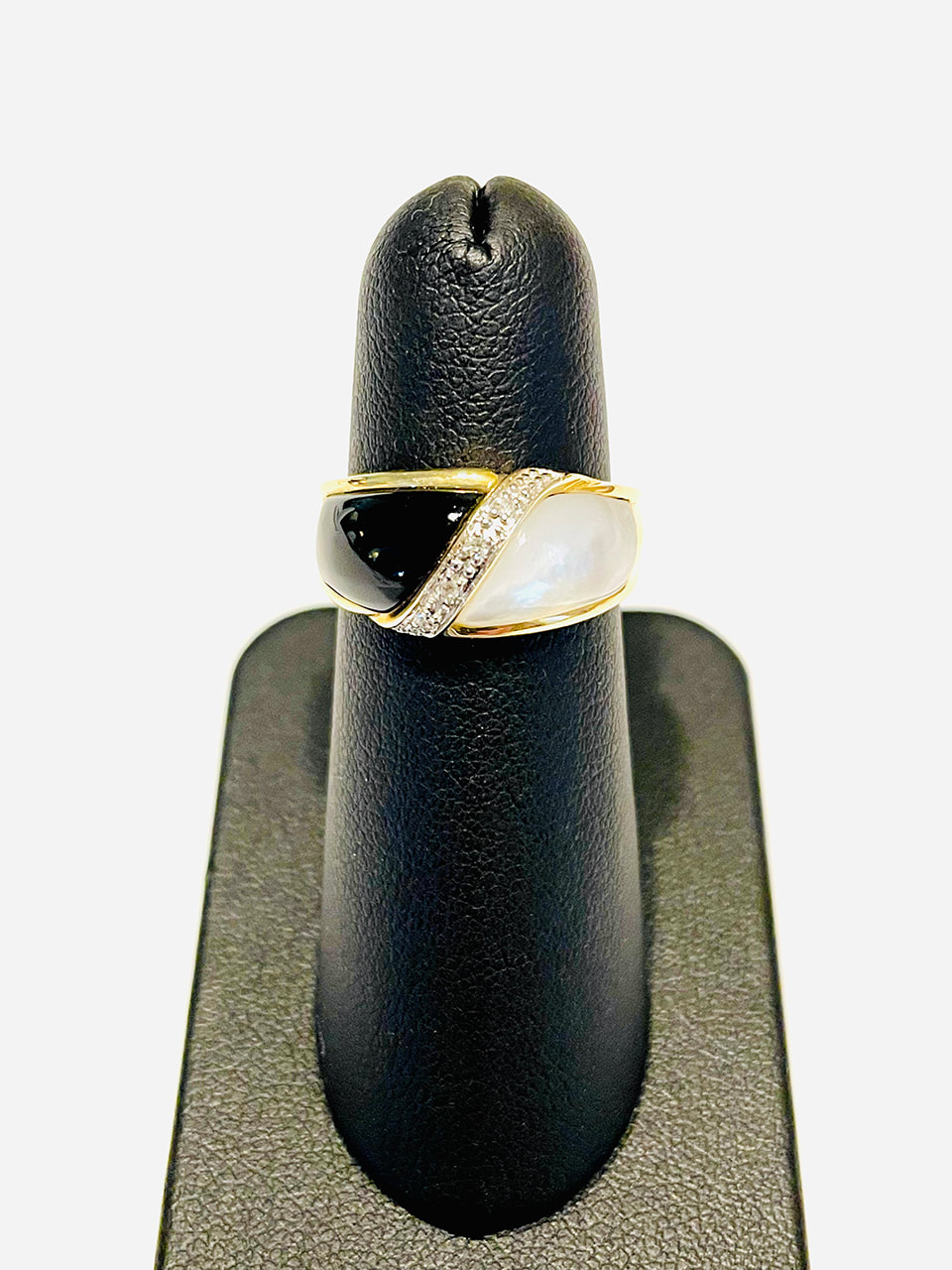 Elegant Gold and Black Enamel Ring