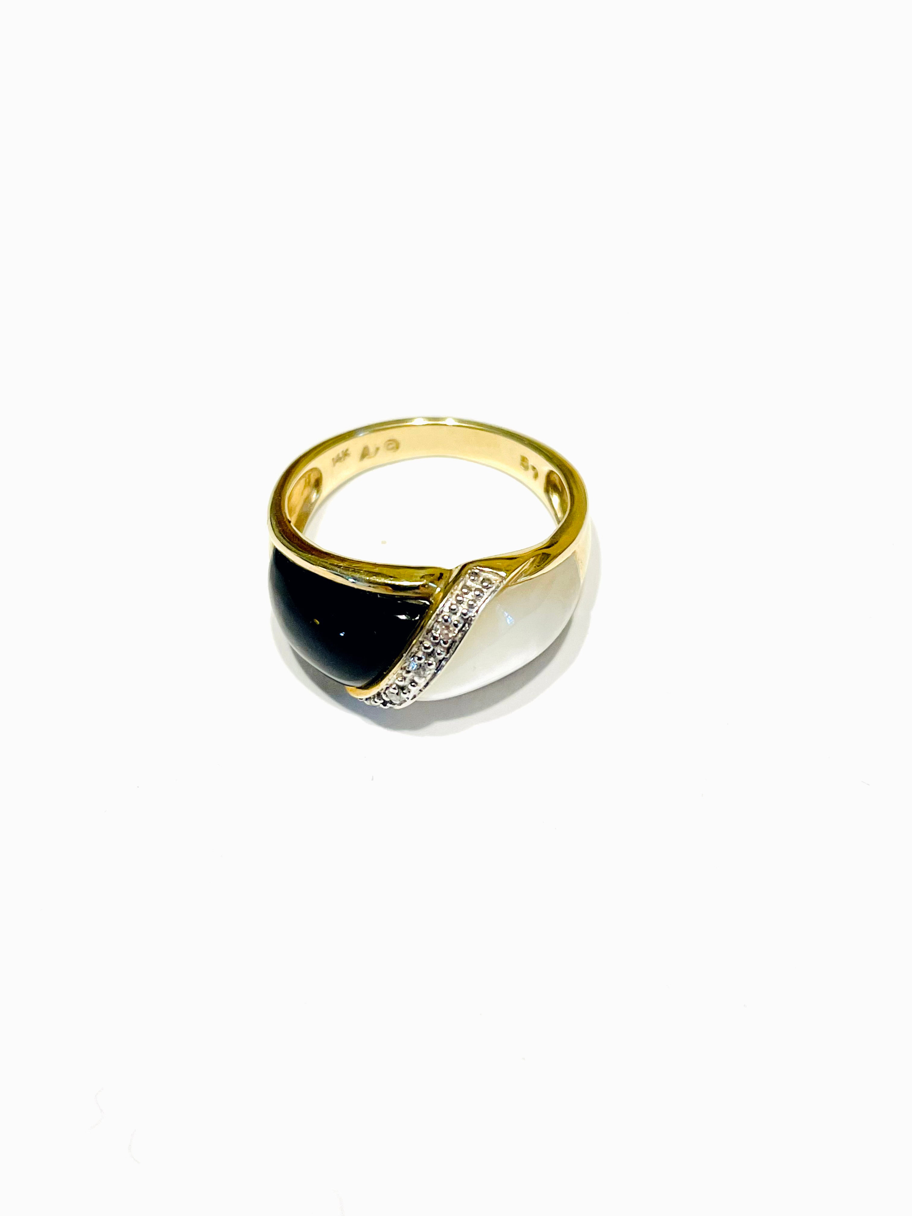 Elegant Gold and Black Enamel Ring