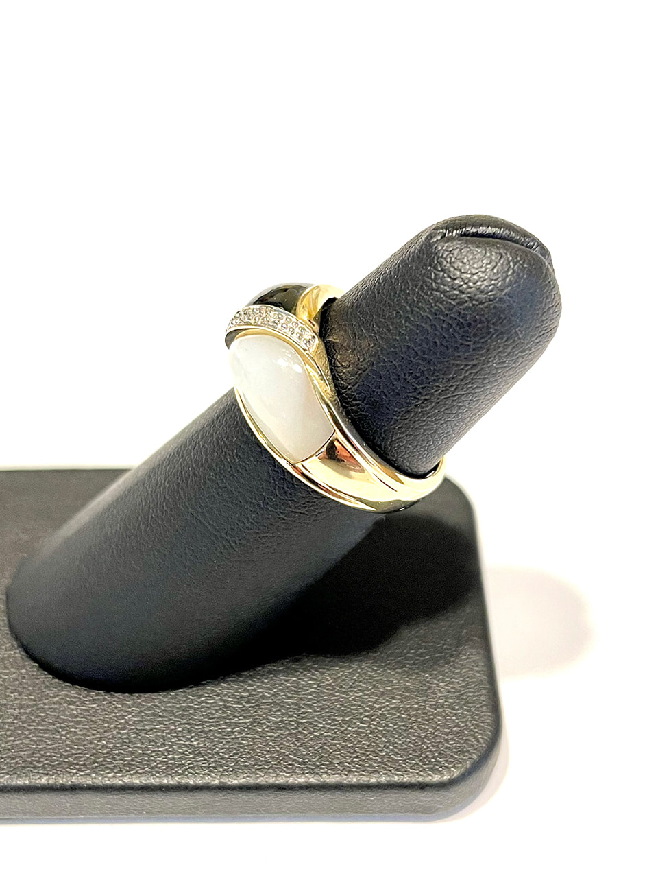 Elegant Gold and Black Enamel Ring