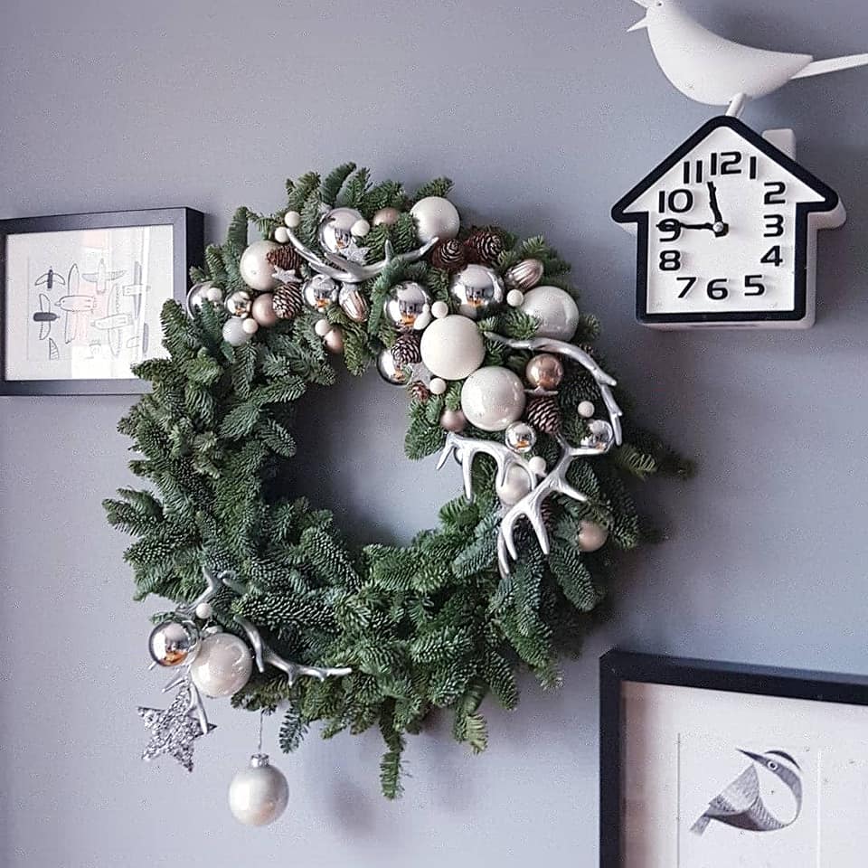 Šventinis kabinamas vainikas "sidabriniai ragai"