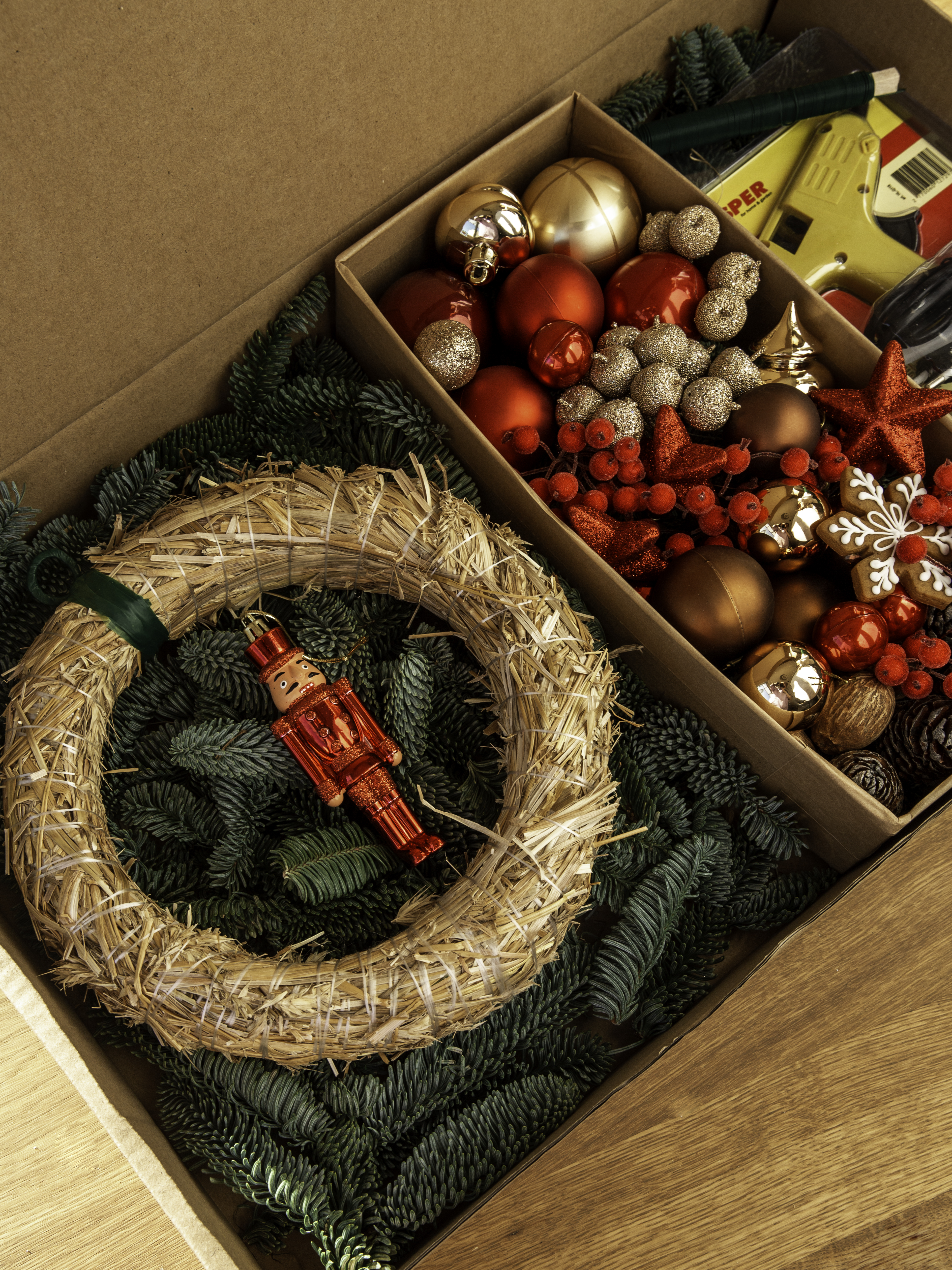 Raudono Kalėdinio vainiko gamybos rinkinys + VIDEO pamoka