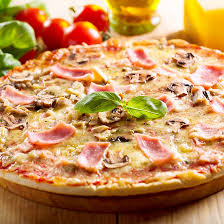 Délicieuse pizza au jambon et aux champignons