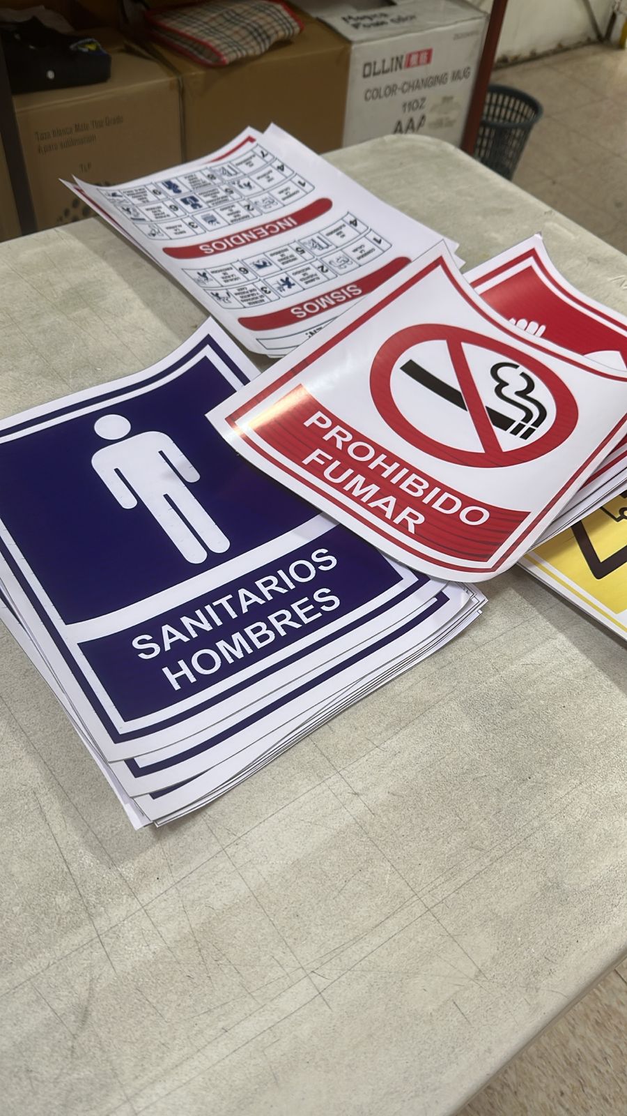 Señales impresas para interiores y exteriores