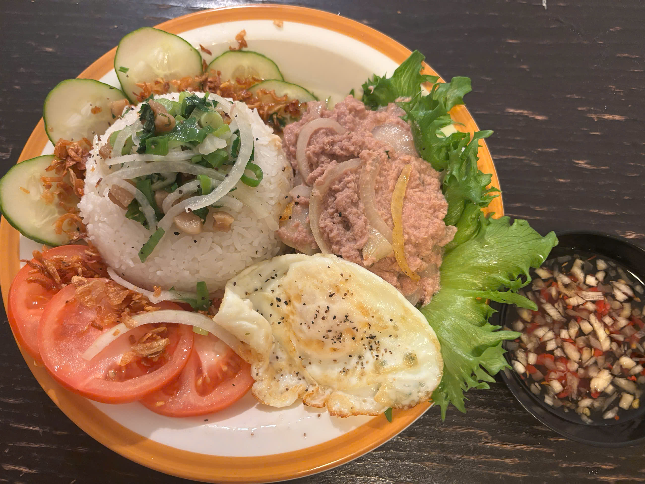 Cơm Cá Ngừ Xào Bơ Tỏi & Pâté Gan Phần Lan (Delivery)