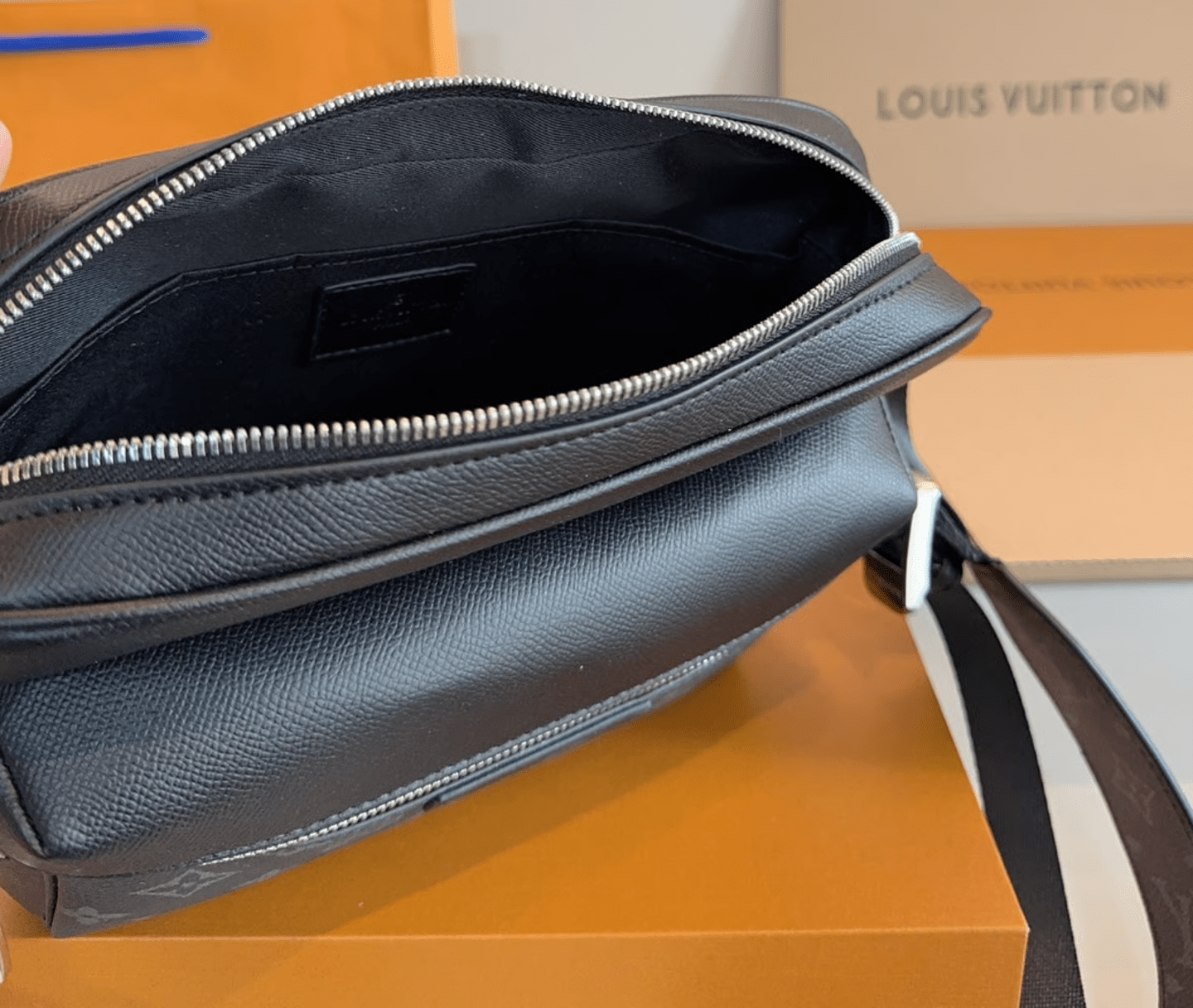 Sacoche Louis Vuitton