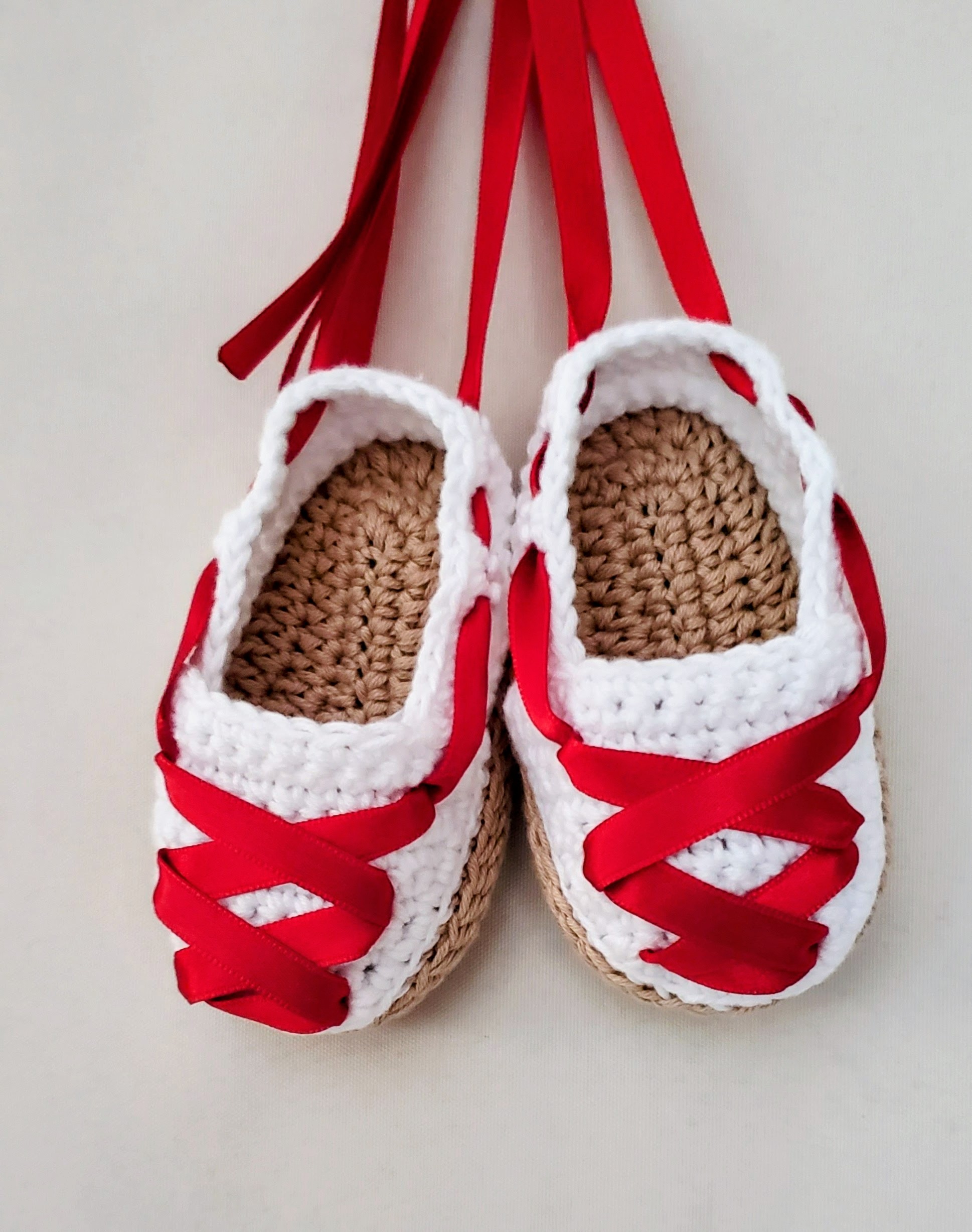 Alpargata regional cerrada cinta roja