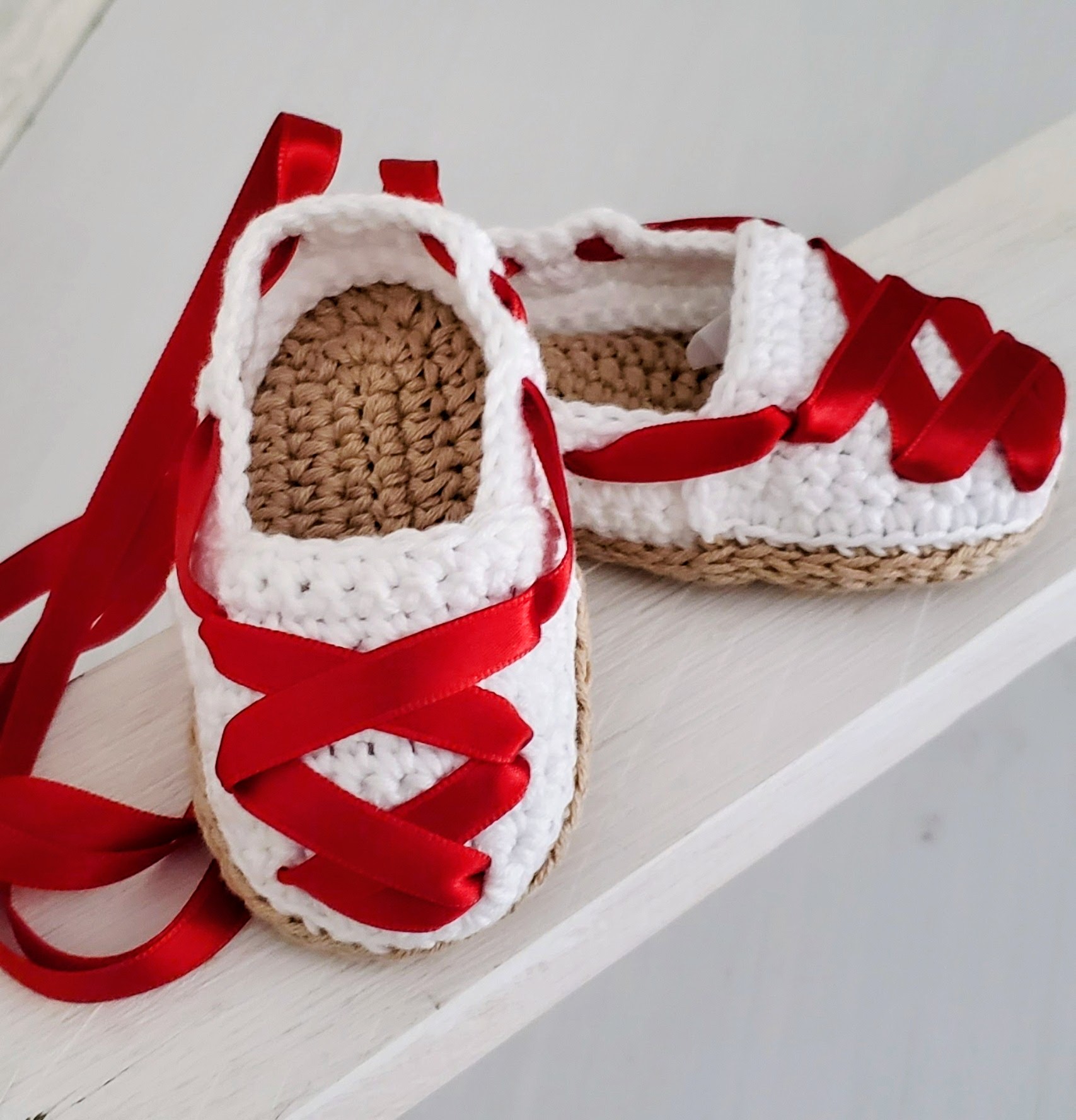 Alpargata regional cerrada cinta roja