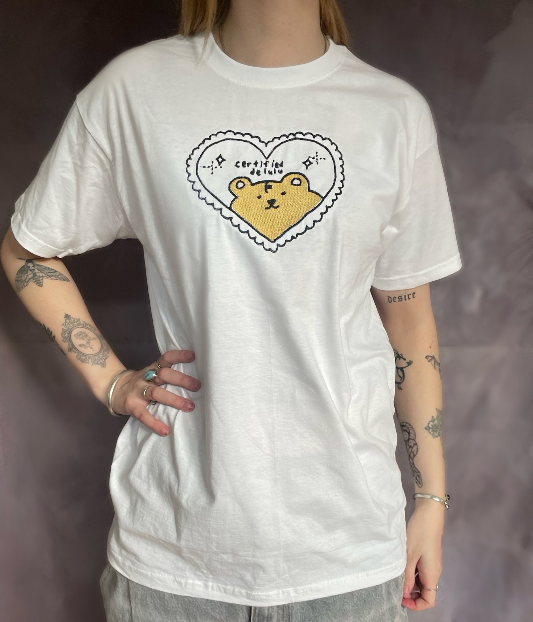 Witte T-shirt met beer certified delulu