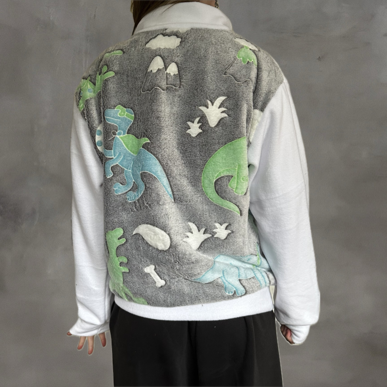 Witte trui met dinosaurussen