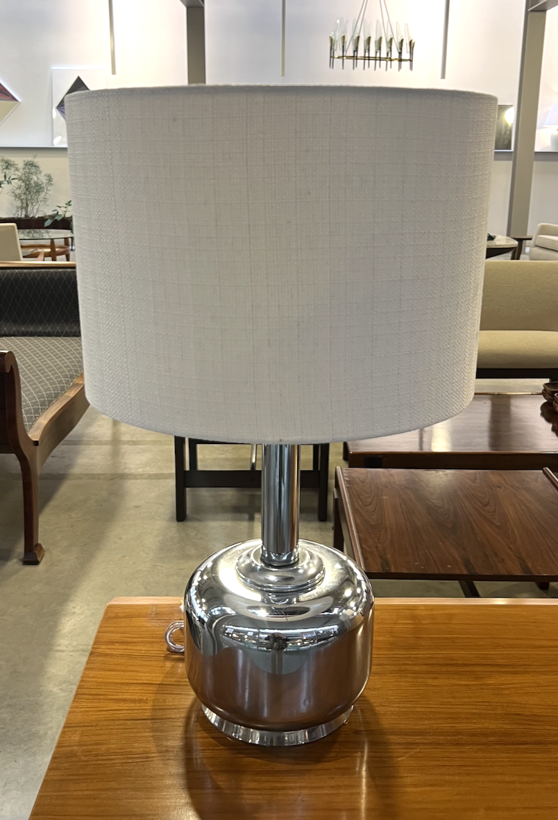 Abajur de mesa cromado