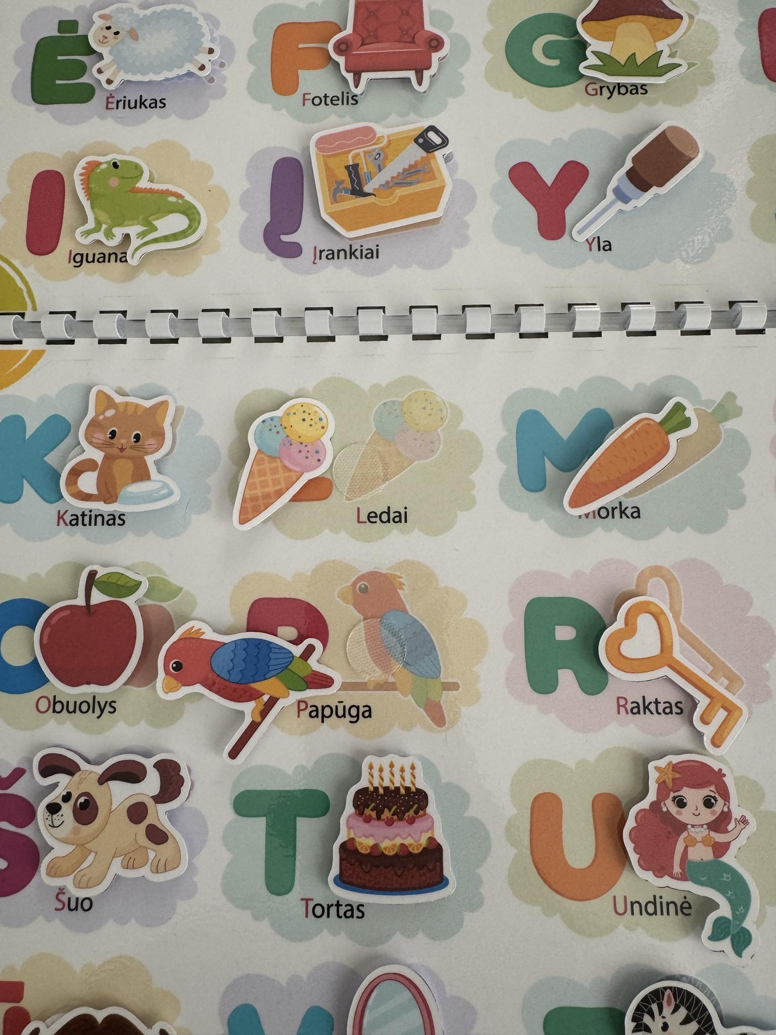Abėcėlė su lipdukais