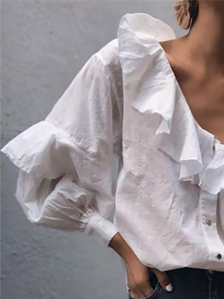 Camisa feminina branca com babados