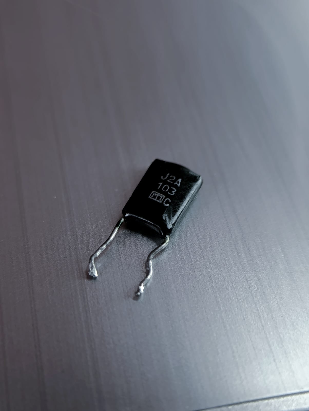 Capacitor de poliéster 103