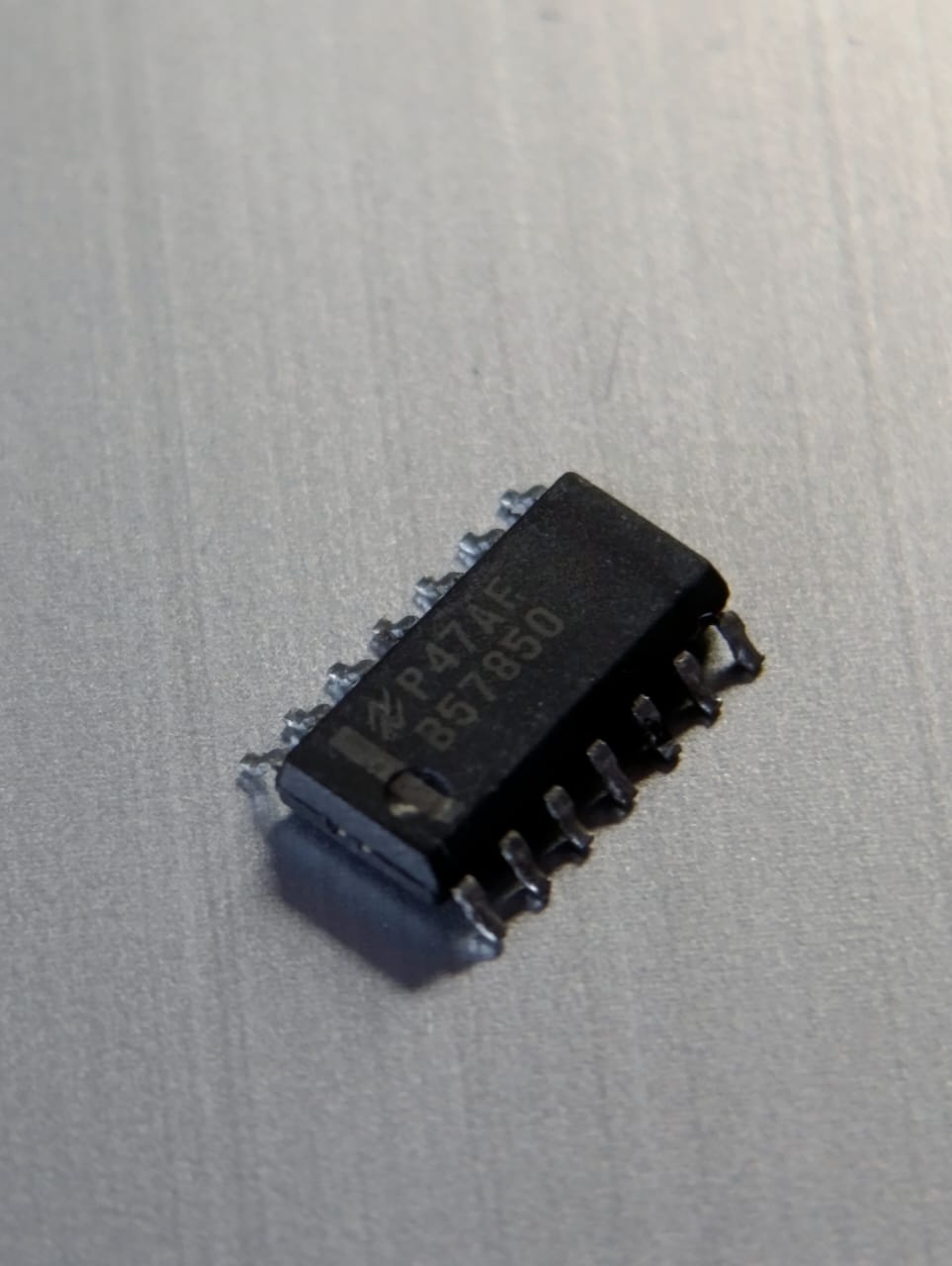 Amplificador operacional cuádruple – LM324N / MP41AF B57850