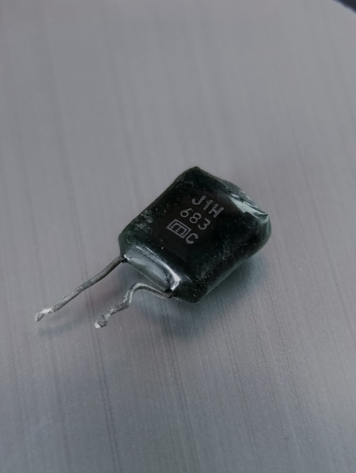 Capacitor de poliéster metalizado 683