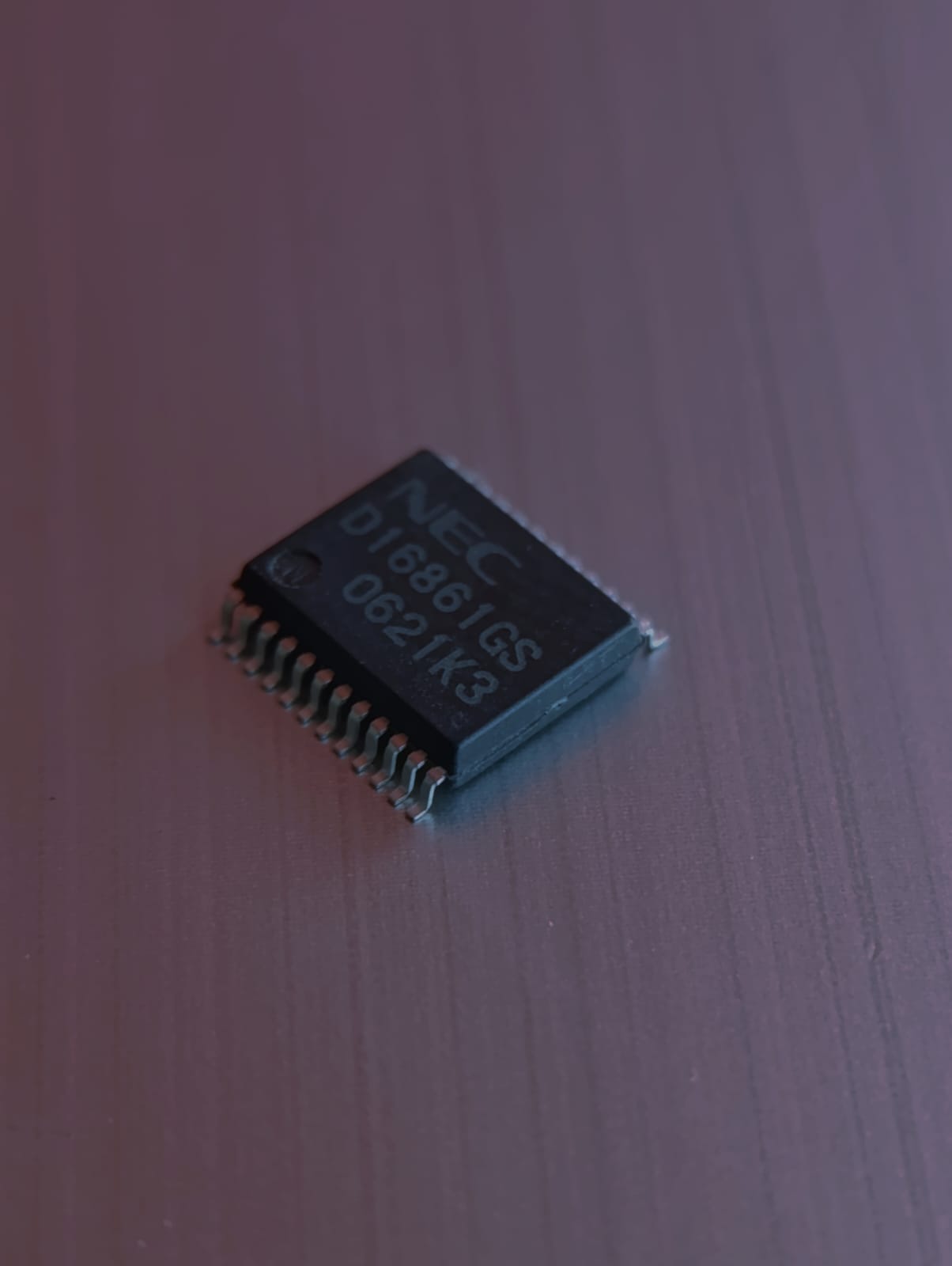 Circuito integrado NEC D1688610GS.