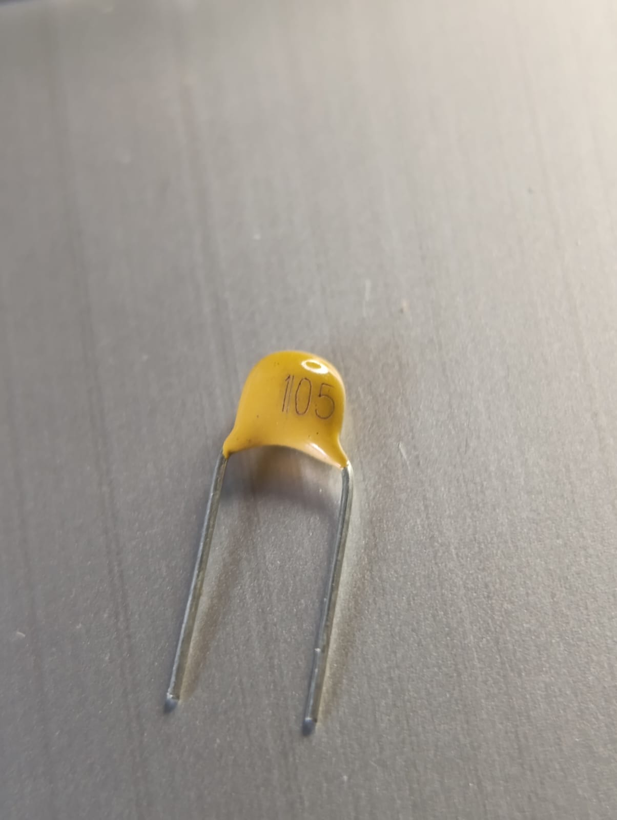 Capacitor cerámico 105 