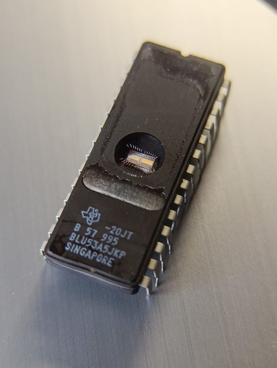 Memoria EPROM –TMS27C512-20JT / B57995