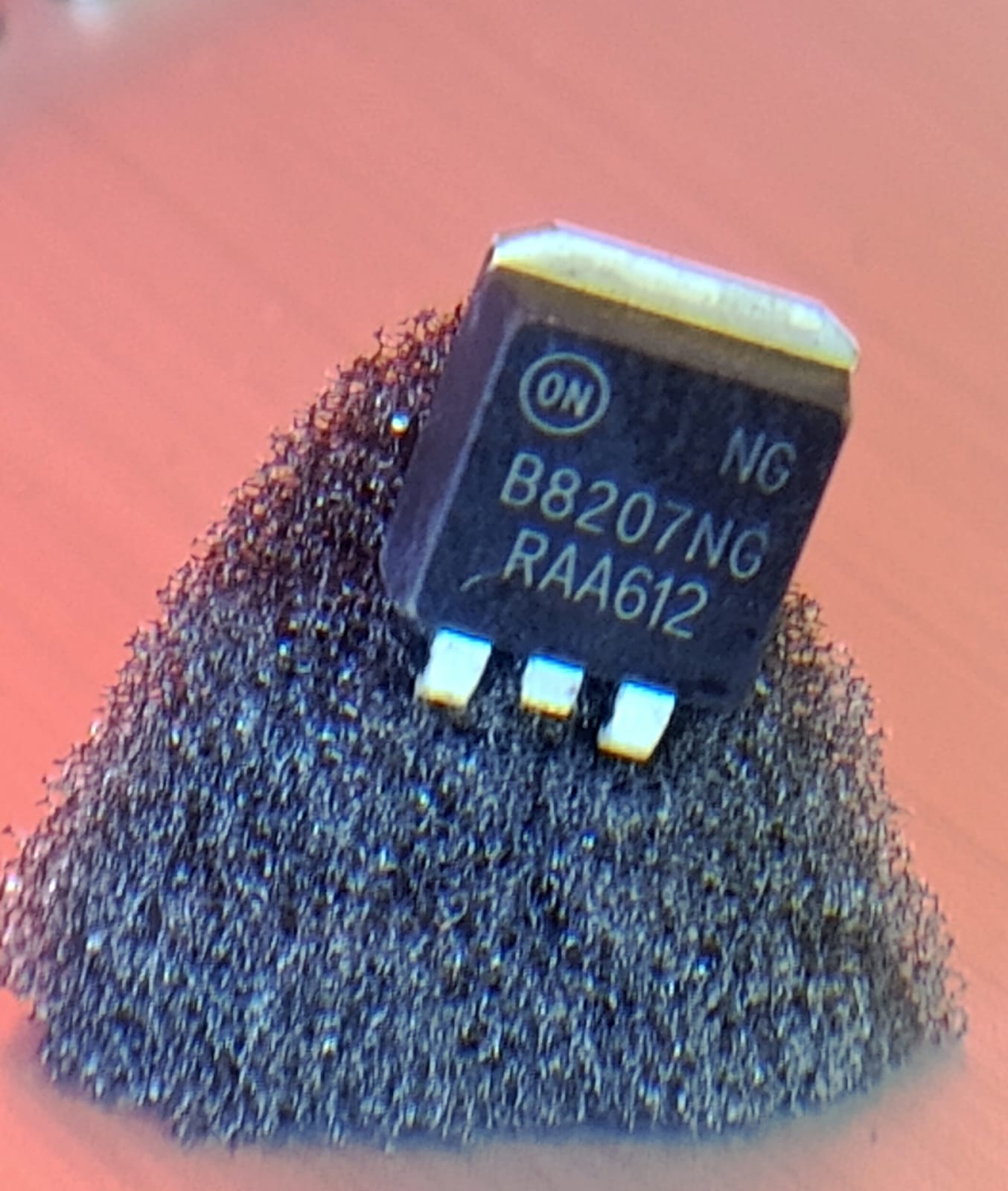 Transistor MOSFET – B8207NG