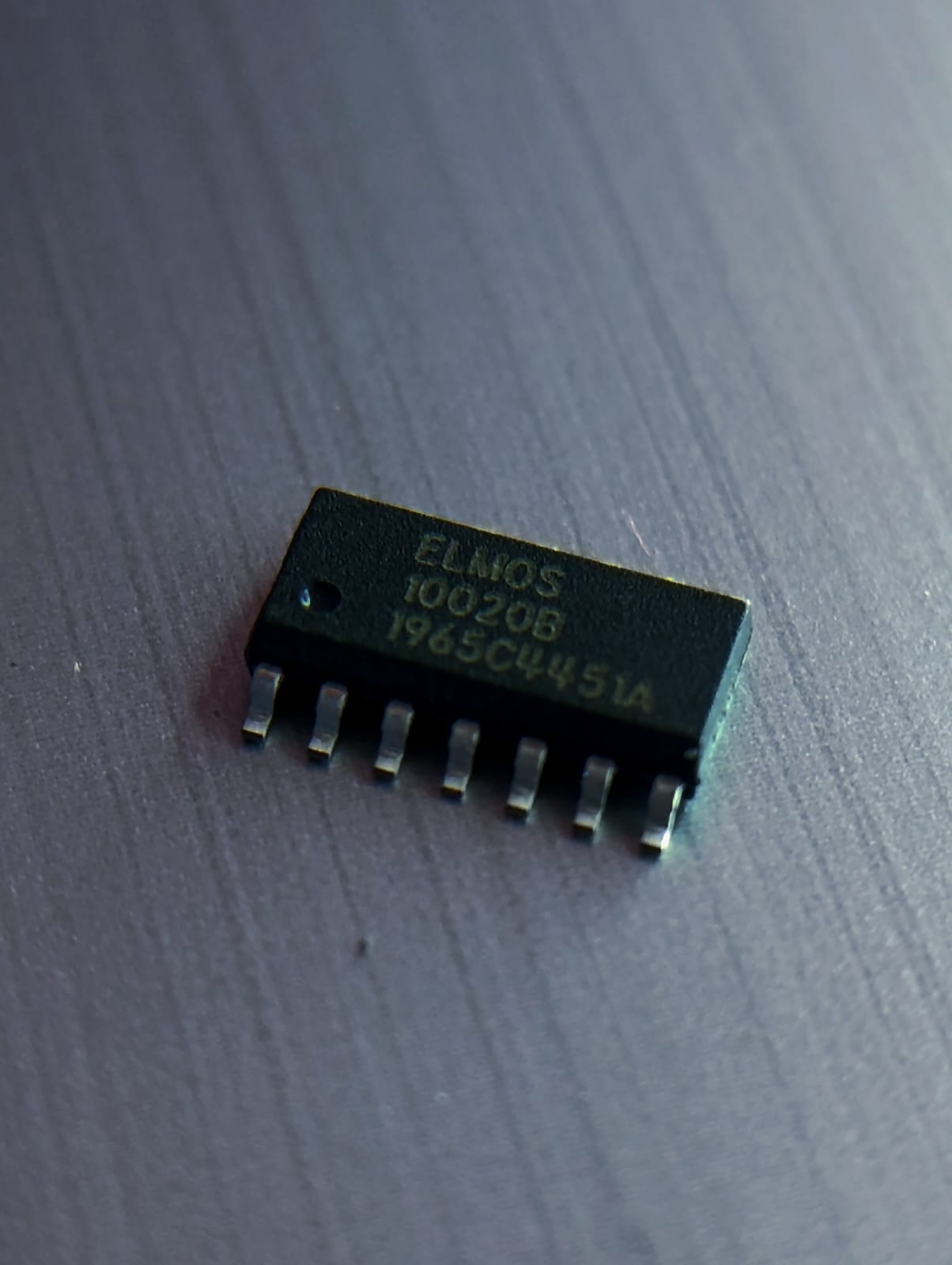 Controlador Automotriz – ELMOS 10020B