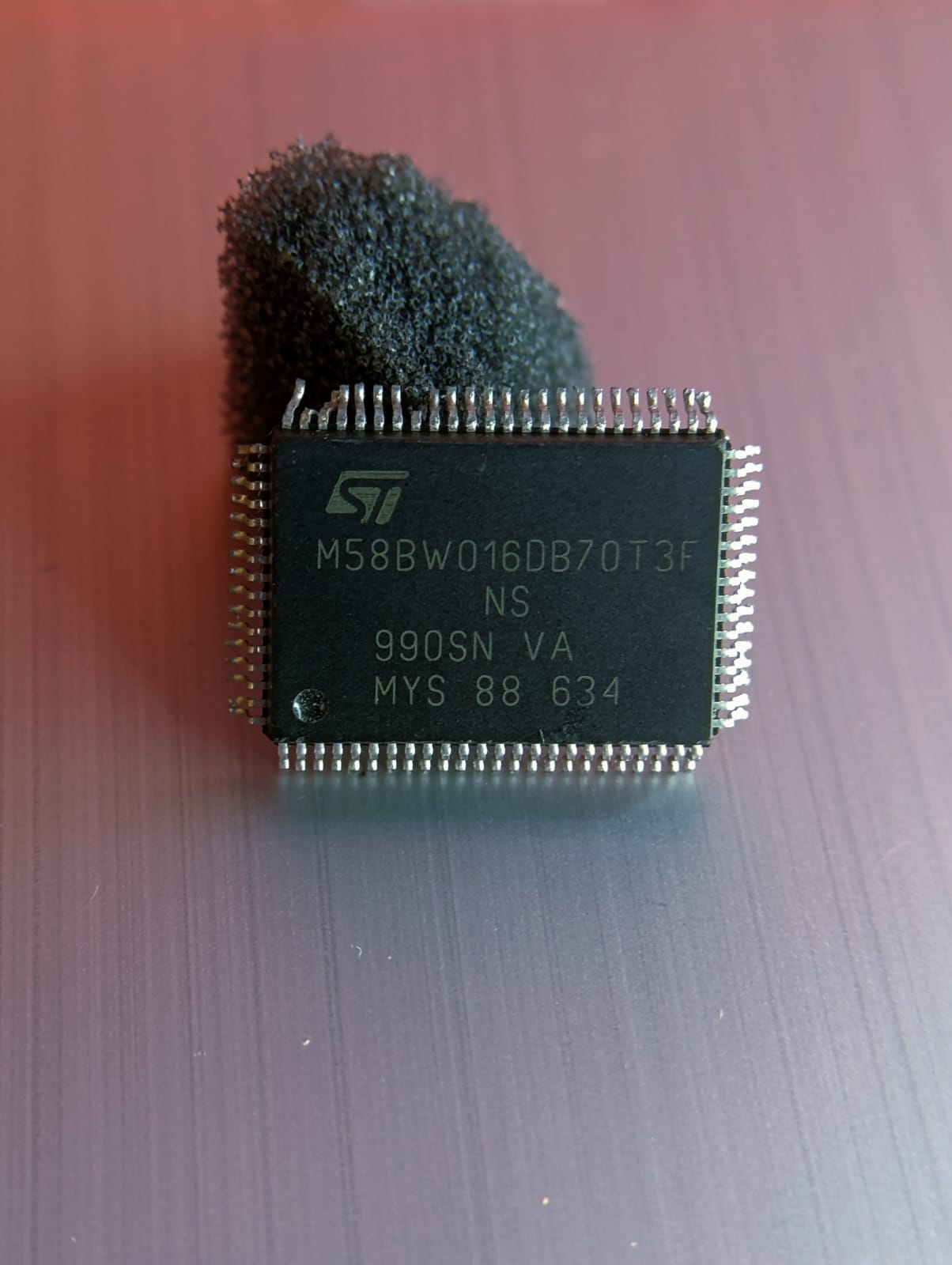 Memoria Flash paralela de 16 Mbit — M58BW016DB70T3F