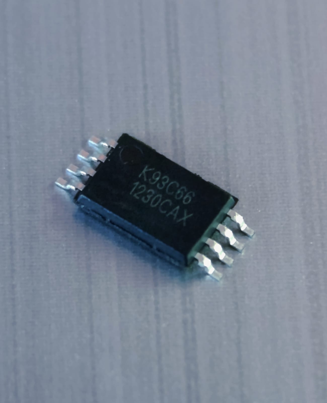 Memoria EEPROM — K93C66