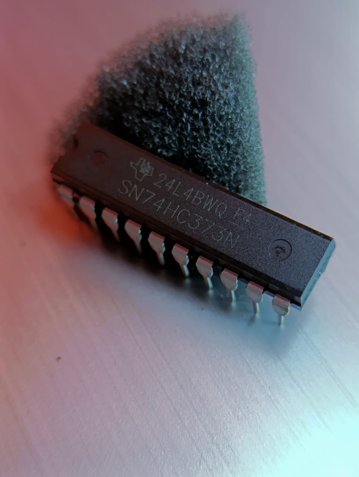 Latch octal transparente – SN74HC373N